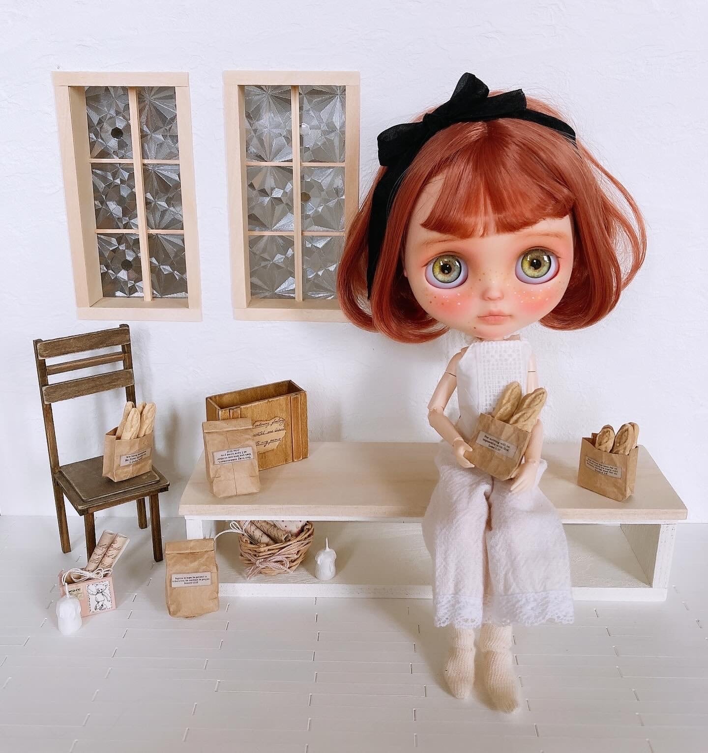 収納ができる木製ベンチ ミニチュア ドールハウス 背景ボード 壁 床