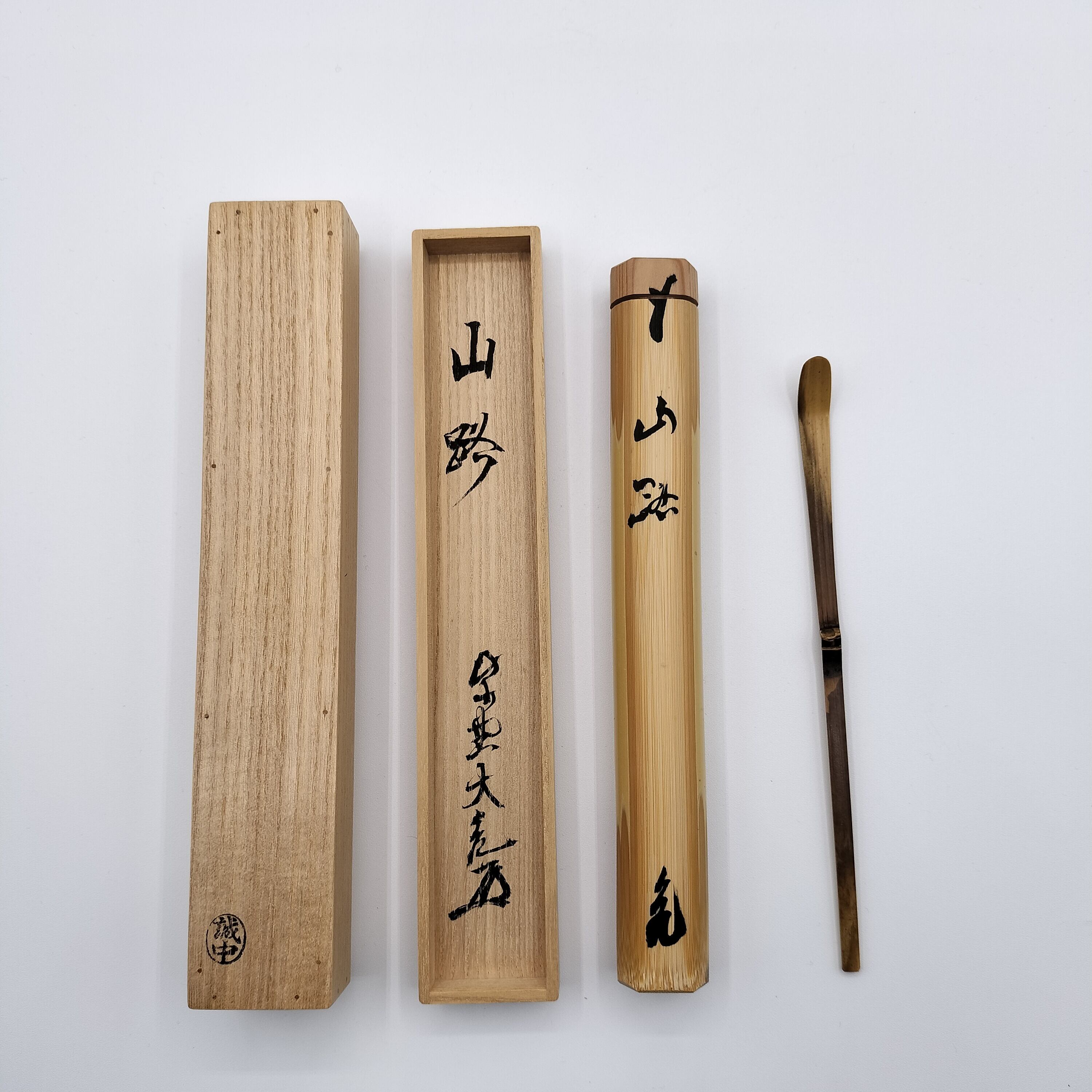 茶杓 『出物』 銘「千年翠」 小野澤寛海 宗玄・作 | 有限会社いとお