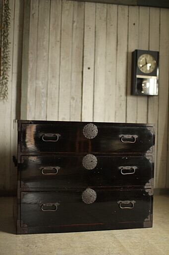 綺麗な打ち出し金具庄内箪笥3段タンス収納古家具古民家時代家具