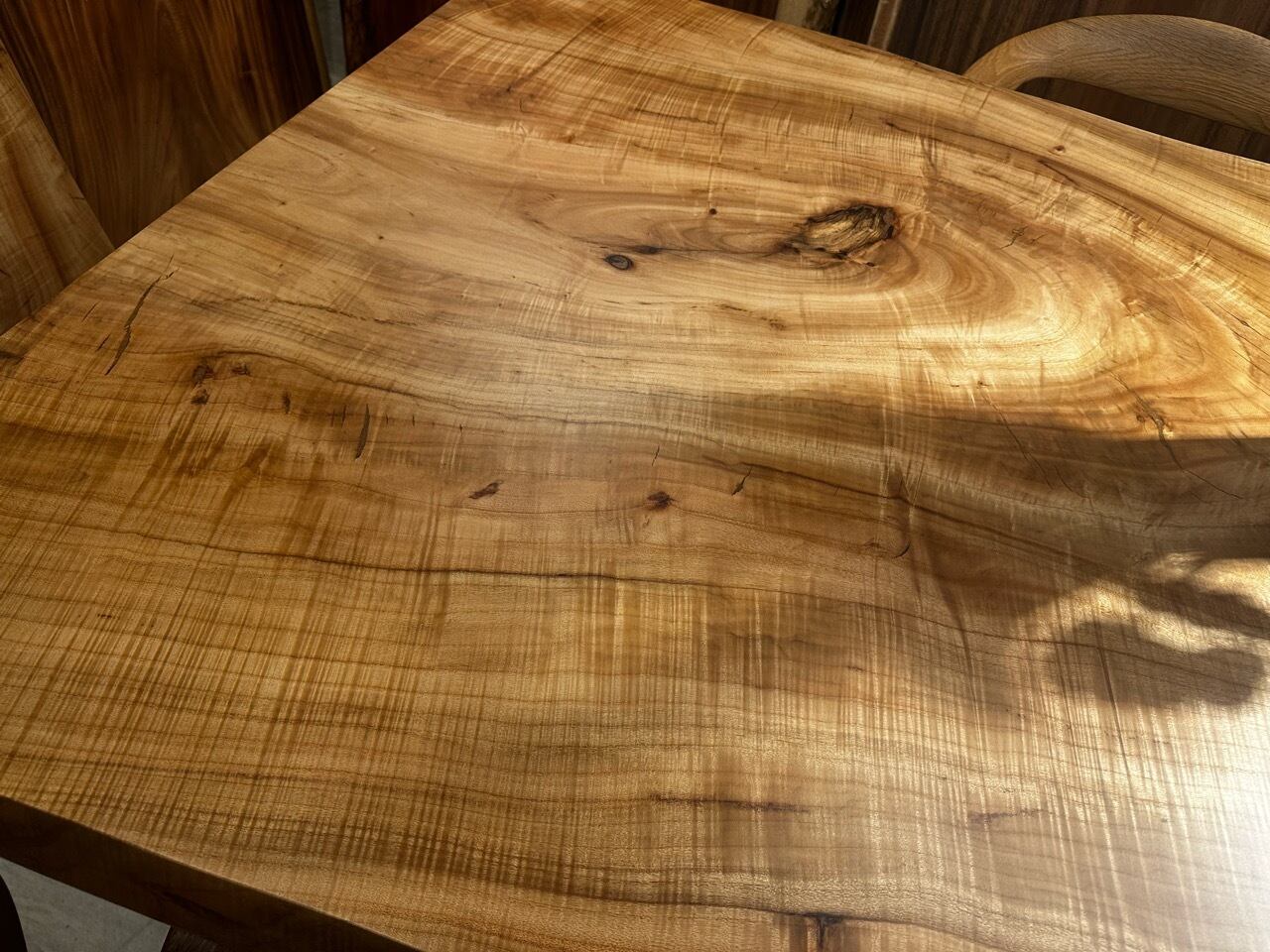 楠（くす）のベンチ86 いい楠の一枚板で杢目が大変