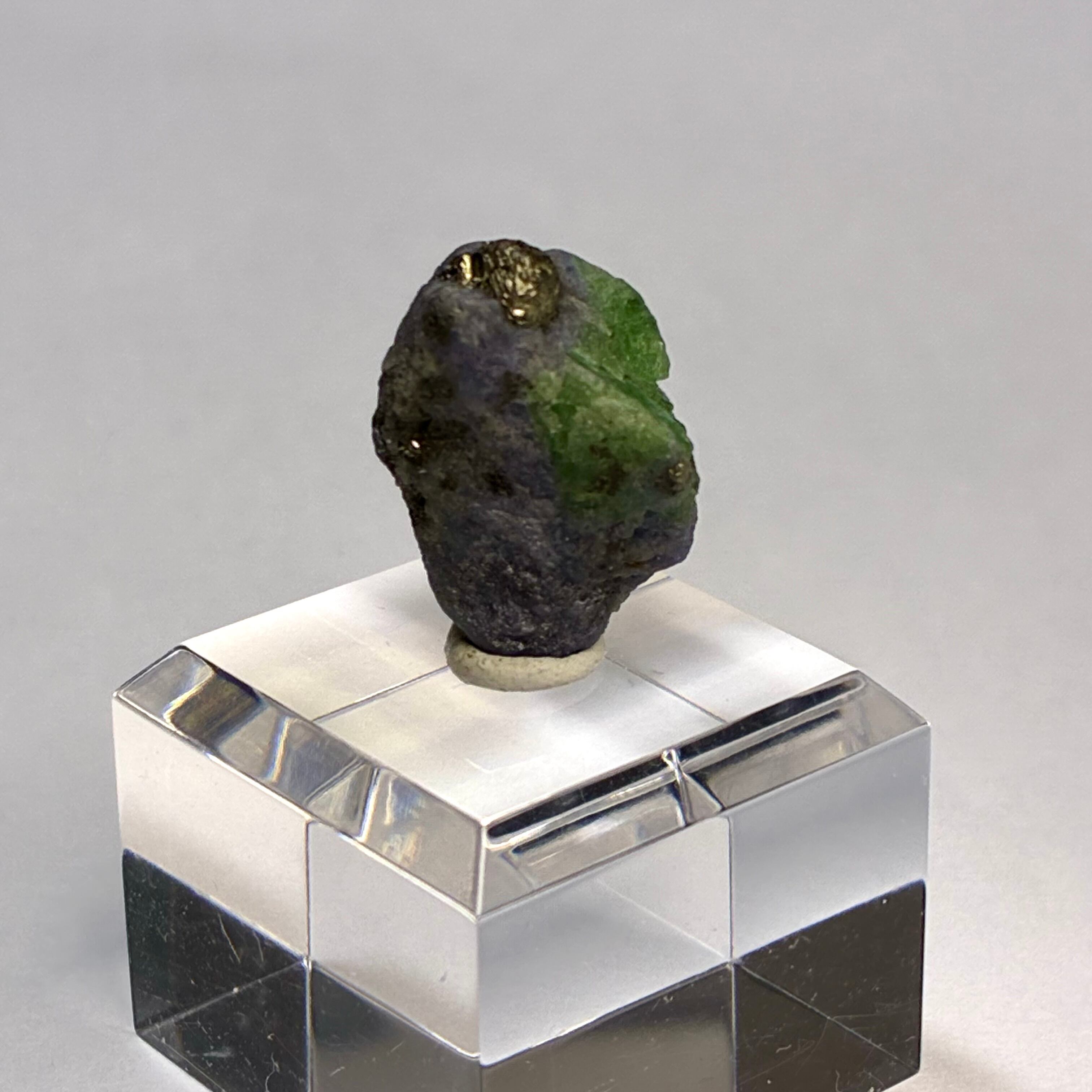 タンザニア産ツァボライト原石 タンザニア/メレラニ産】ツァボライト