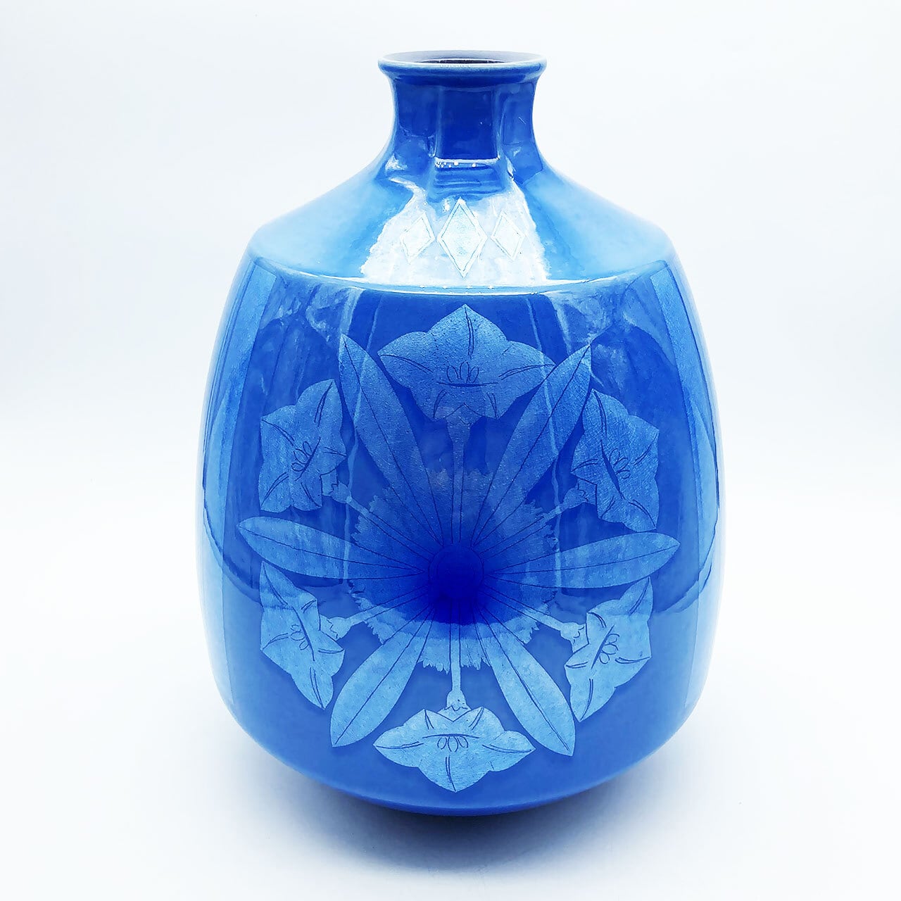 2581 深川製磁木蓮花瓶