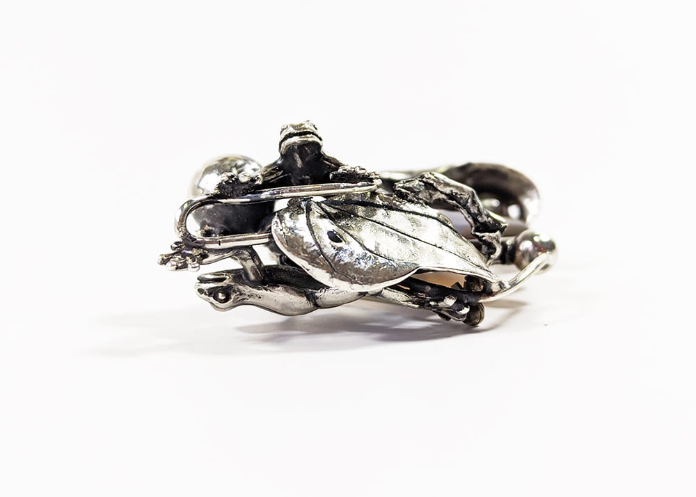 カエルジュエリー ピクチャーメノウ ルビーフロッグ シルバーブローチ