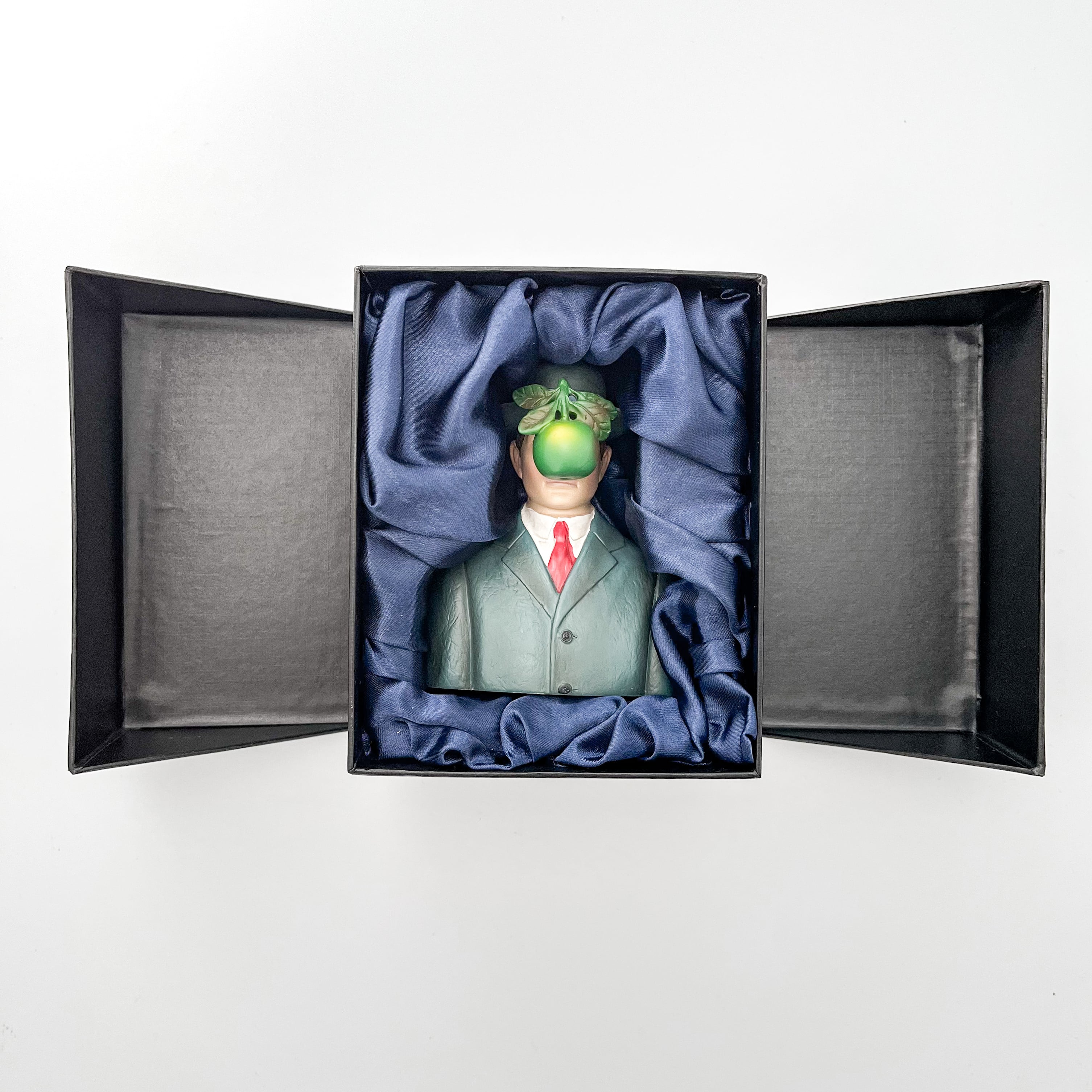 マグリット フィギュア 人の子 | hmm, by 東京都美術館ミュージアム