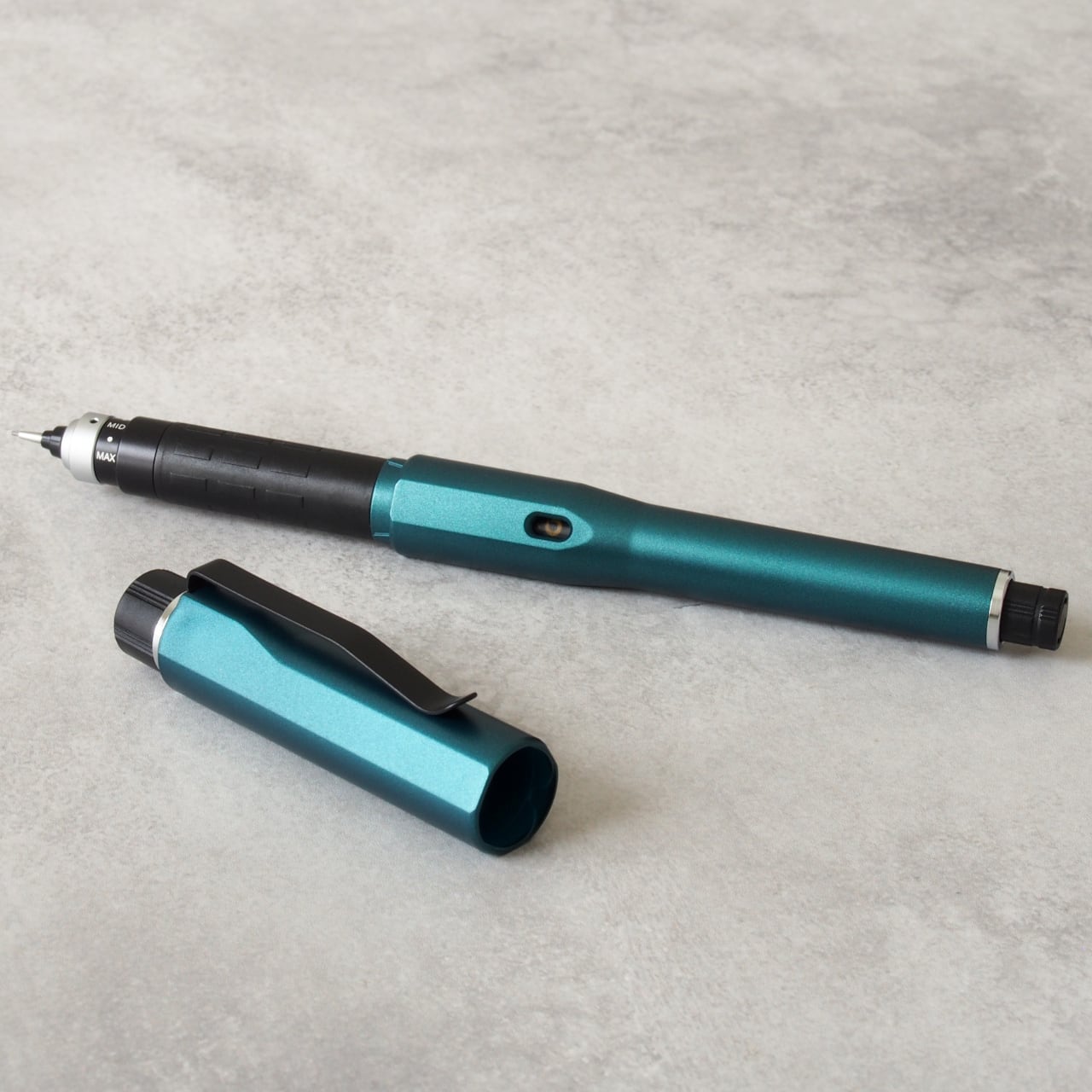 三菱鉛筆 KURUTOGA DIVE クルトガダイブ / デンスグリーン | avan