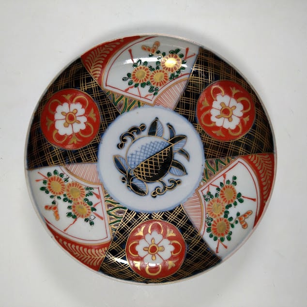 皿□古伊万里赤絵窓絵赤実花蝶唐草文花弁型皿(江戸後期～明治期