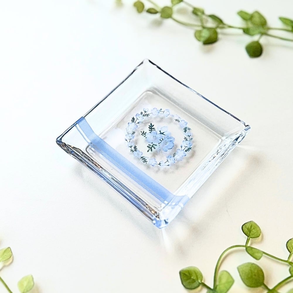 水彩ブルーフラワーのガラストレイ☆食器＊小物入れ＊トレー