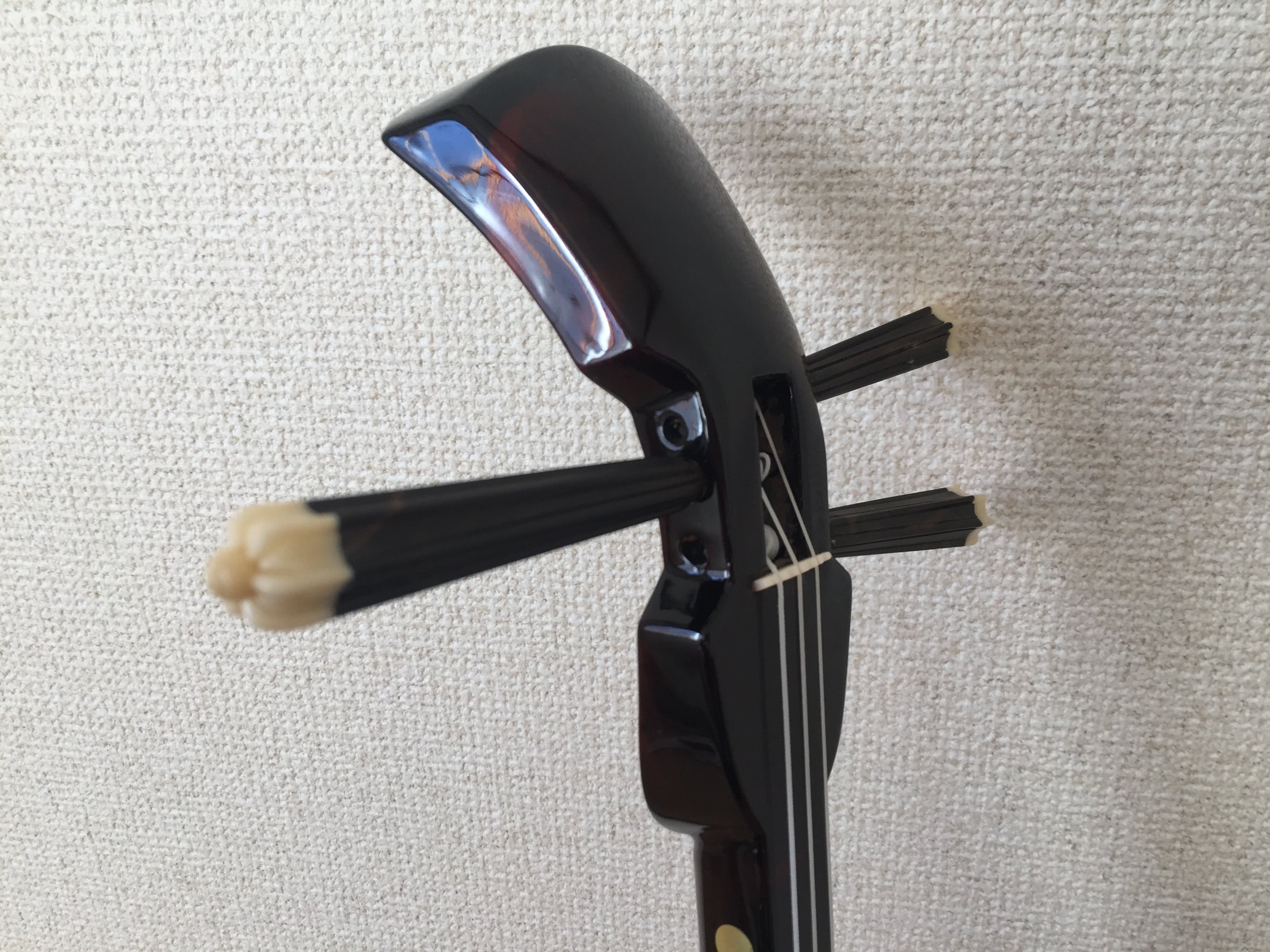 匠 工芸士仲嶺盛文作上級黒檀マカビ型スンチ仕上げ黄本皮 | クオレ三線