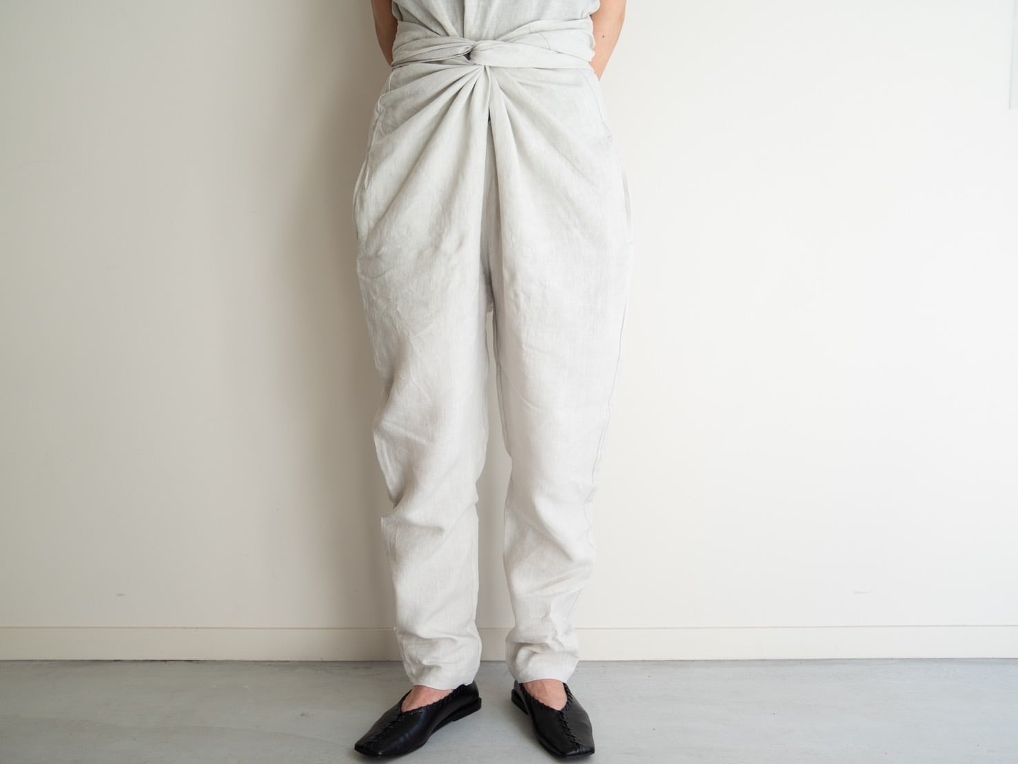 COSMIC WONDER「High count linen slim wrapped pants」 | uminoschole