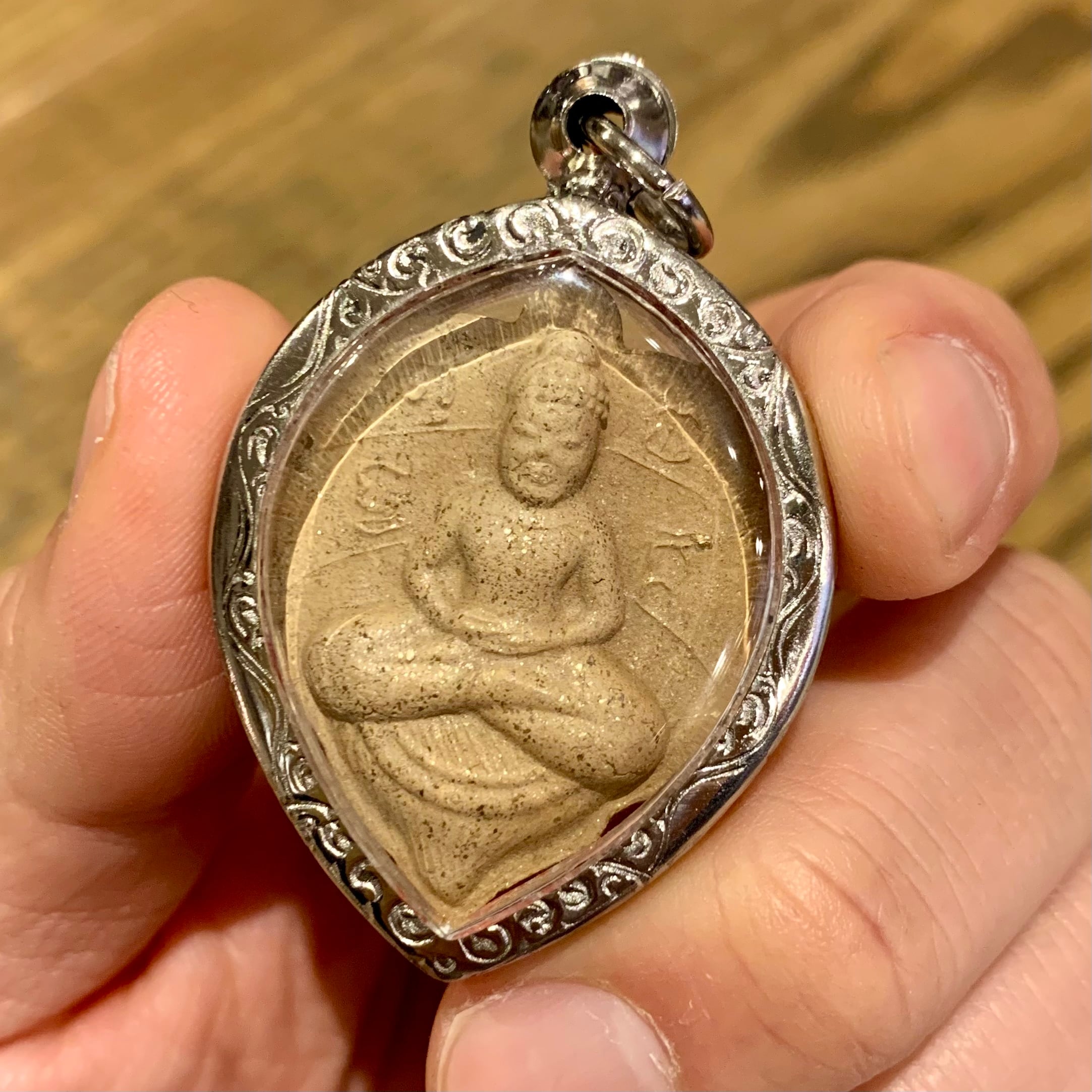 プランクルアン お守り タイのお守りプラクルアン！金箔を纏った