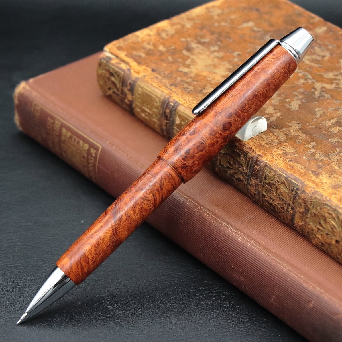 ハンドメイド 木軸シャープぺン 本花梨 瘤杢 0.5mm 天然木 ゴールド