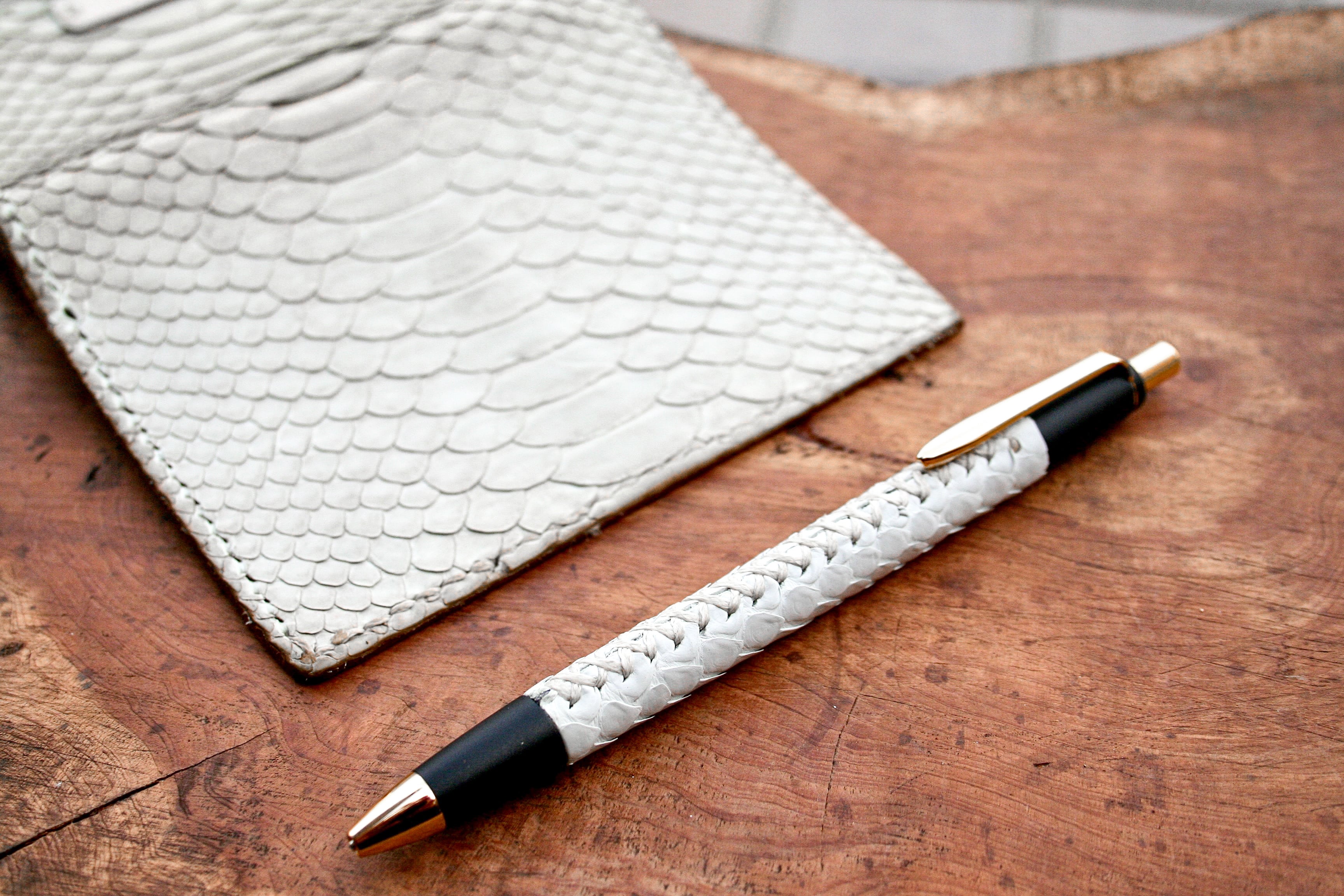 新品未使用 革軸ペン ヌメ革 オレンジ シックザール schicksal 新品未