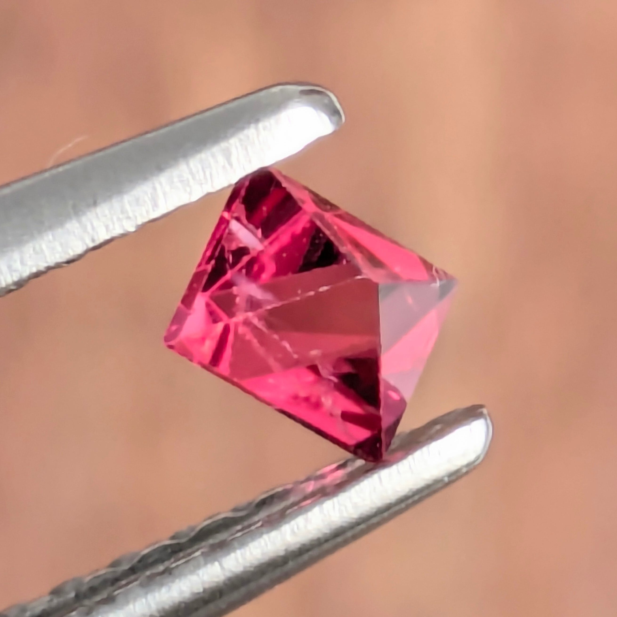 スピネル原石 ミャンマー・モゴック産【0.25ct】 PRO208153 | Gem's