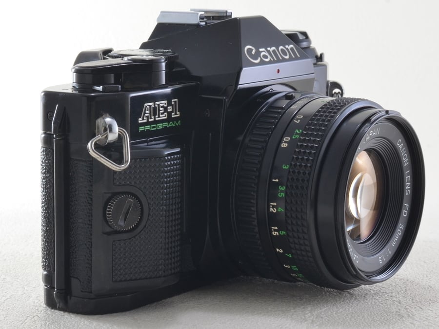 Canon AE-1 フィルムカメラ Tokinaレンズ付き Canon Ae-1 with Tokina