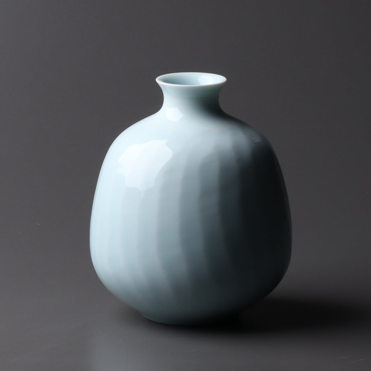 0305 青磁鎬文花入れ | 有田焼 白磁・青磁 佳秀窯 西山 正 公式