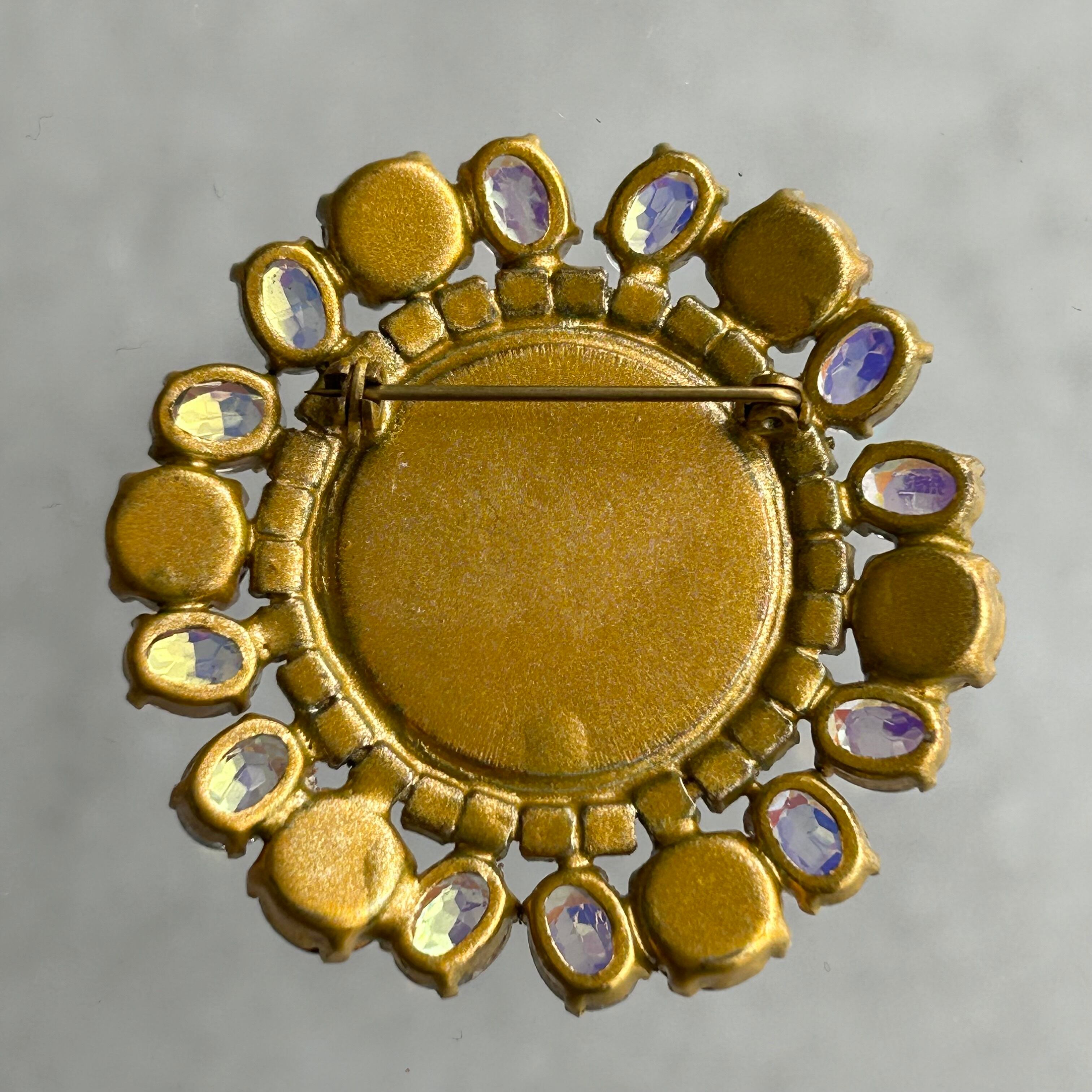 ヴィンテージガラスアクセサリー】ブローチ (セセッションスパイラル