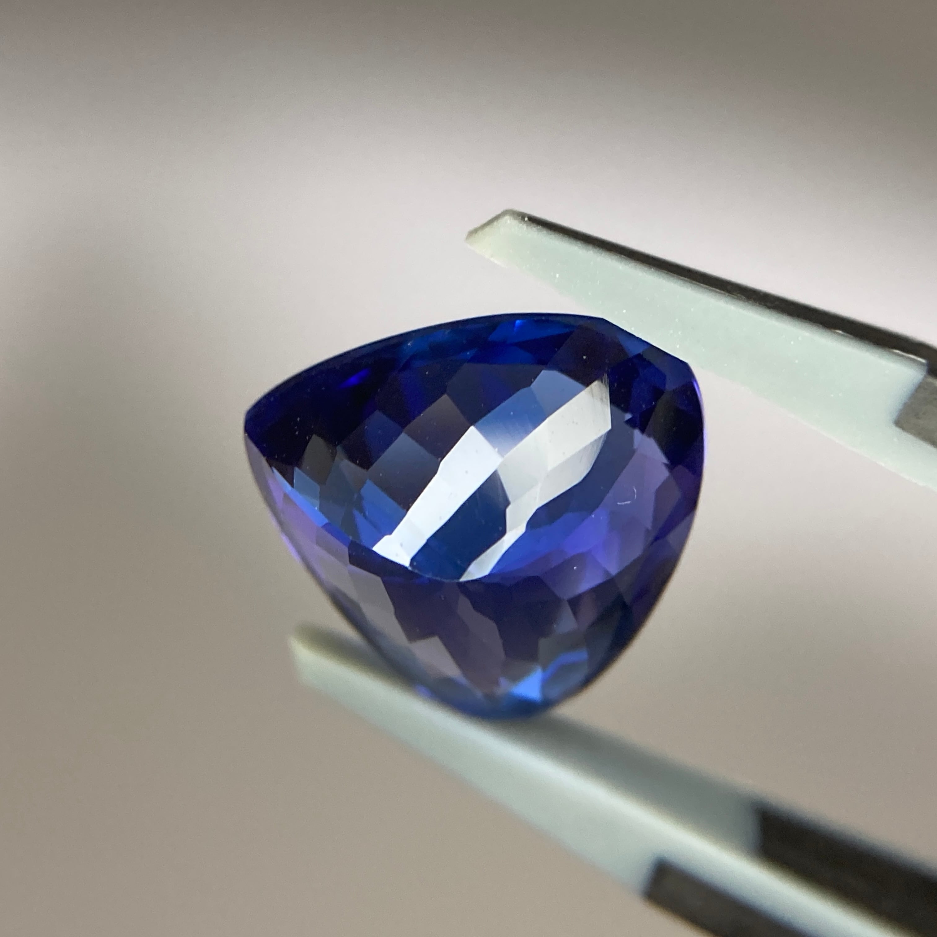 358)ソ付 大粒 タンザニア産 タンザナイト ルース 5.480ct | 宝石屋N&K