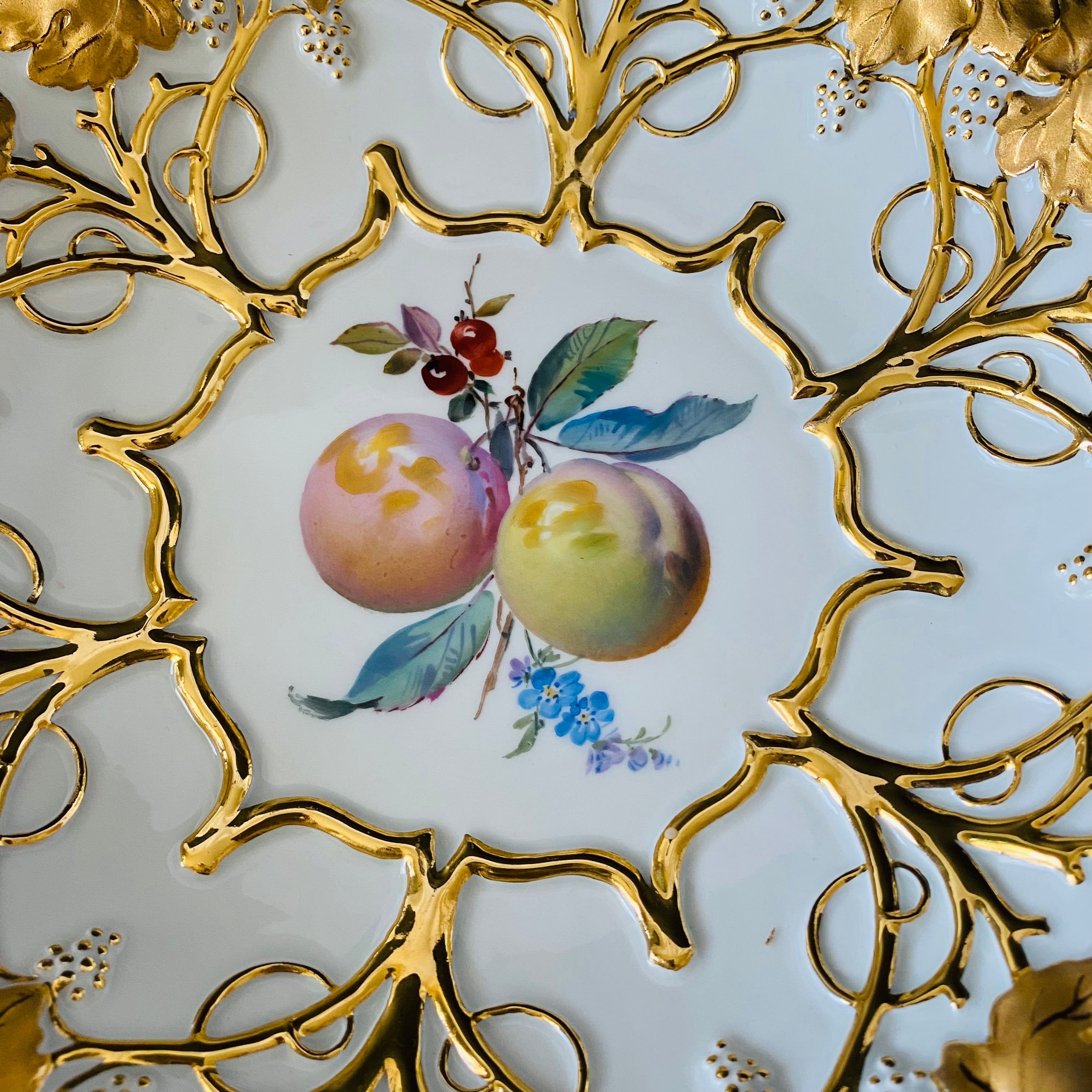 ☆マイセン☆1級品 ゴールド プレート 花柄 フルーツ 木ノ実 レリーフ