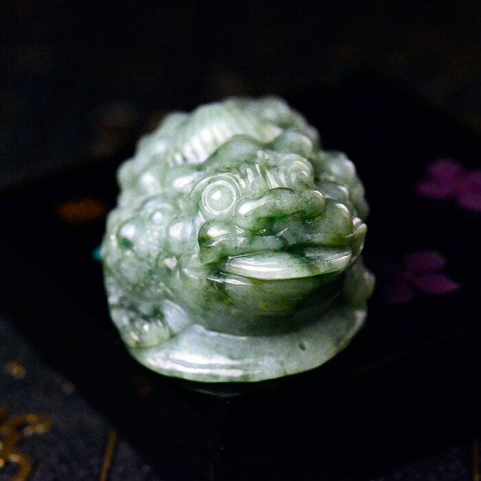 翡翠 彫刻 三足の蛙 ペンダントトップ 根付 鑑定書付 | 天然石の卸屋