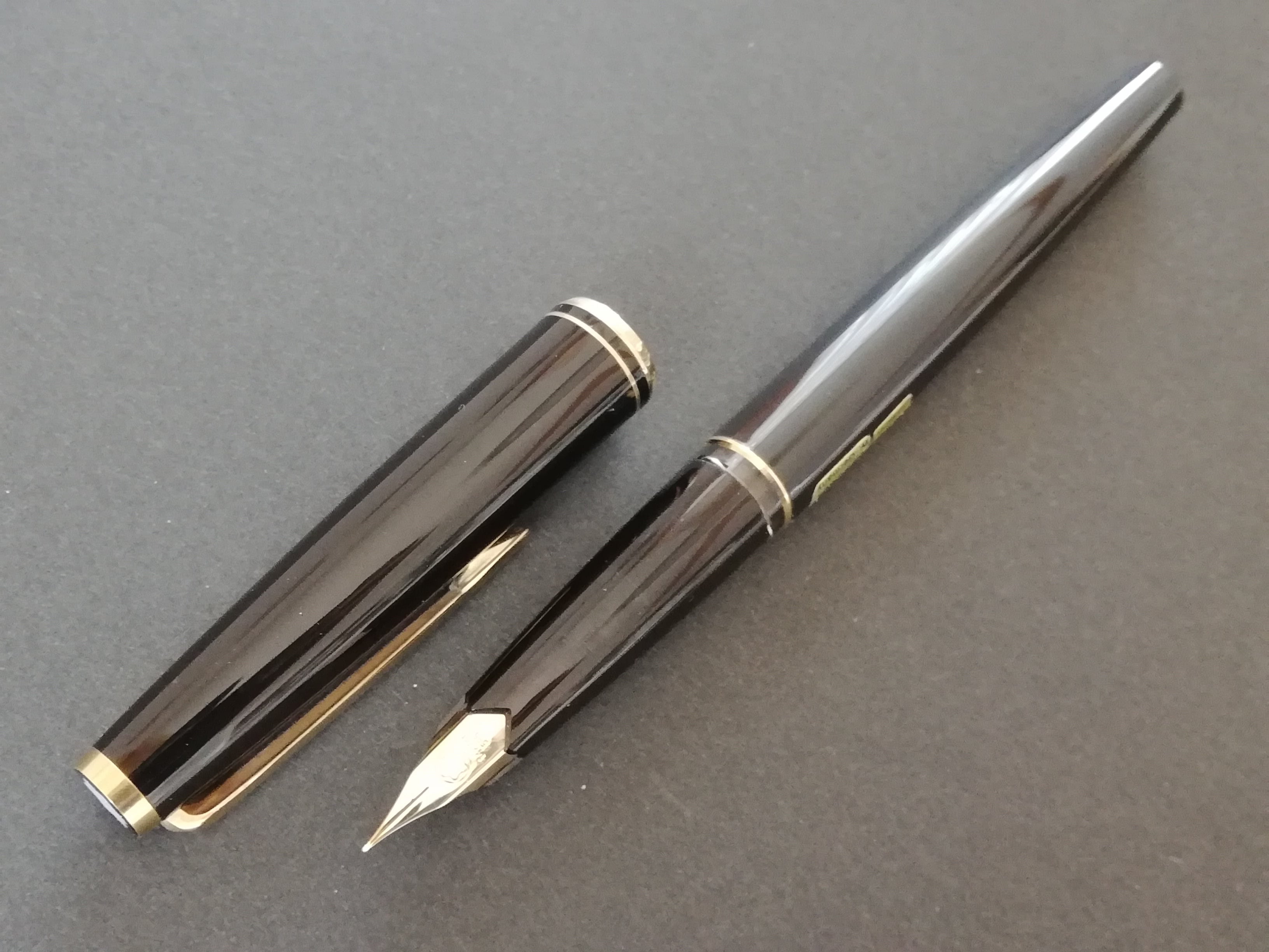 MONTBLANC 万年筆 GERMANY 320 ペン先 14金 ボルドー 【公式通販】