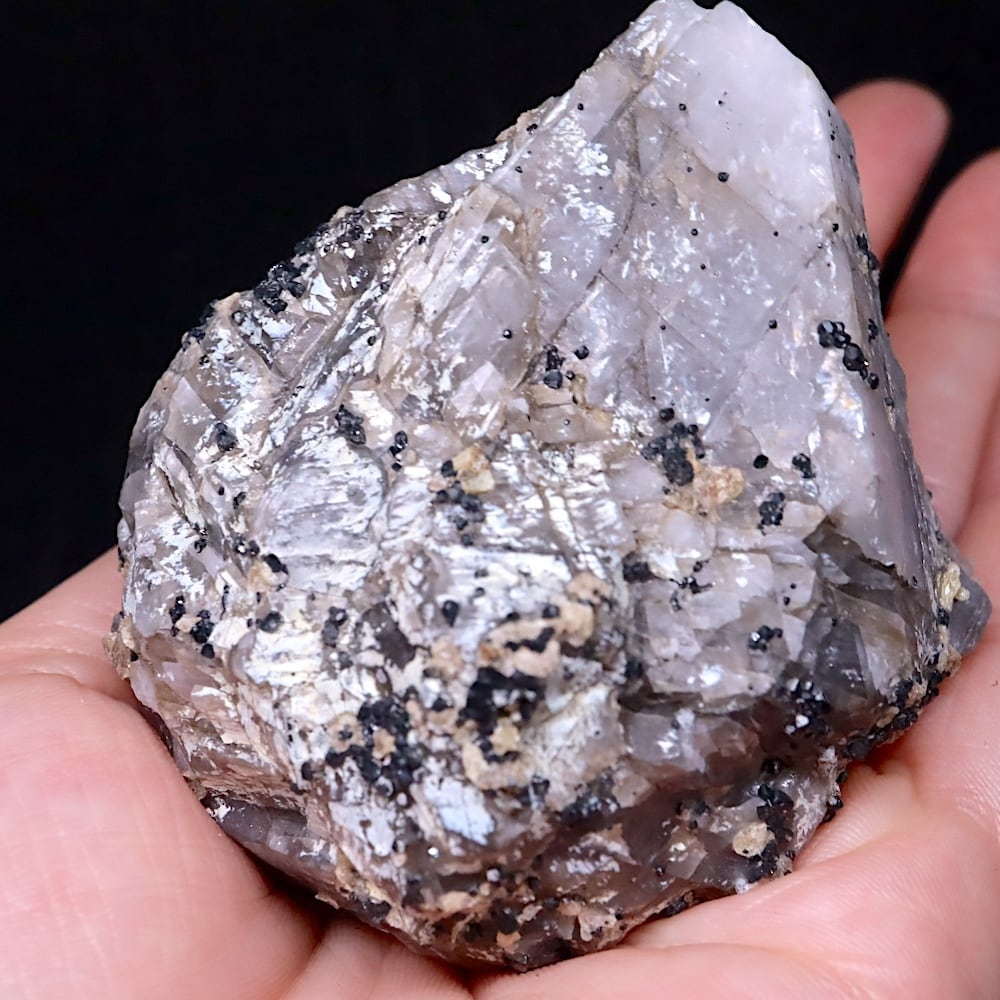 ライラックカラースピネル母岩付き特大標本194g ライラックカラー