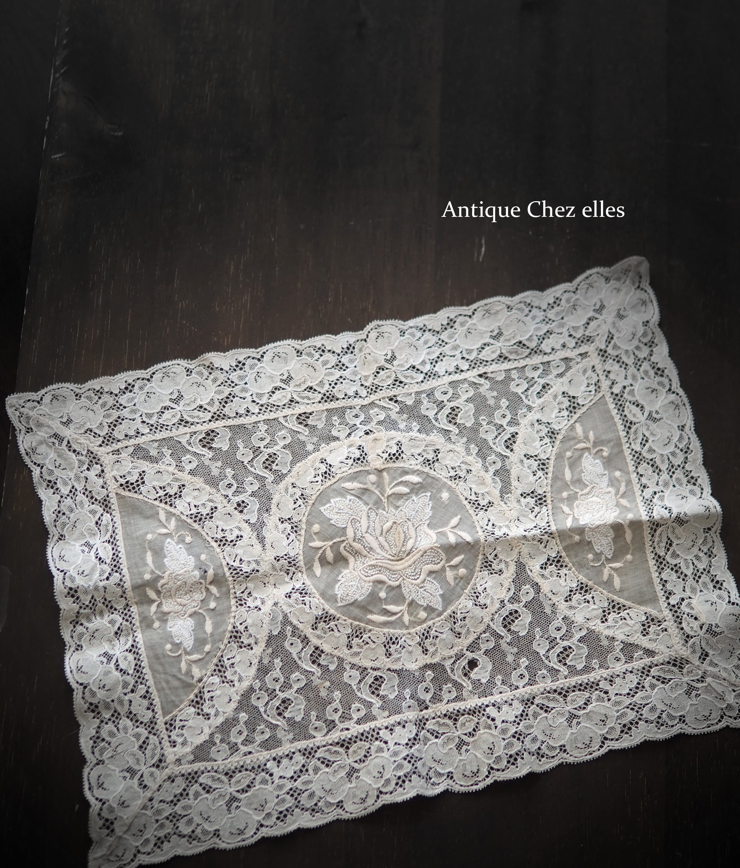 バラの刺繍 /ノルマンディーレースのテーブルセンター | Antique Chez