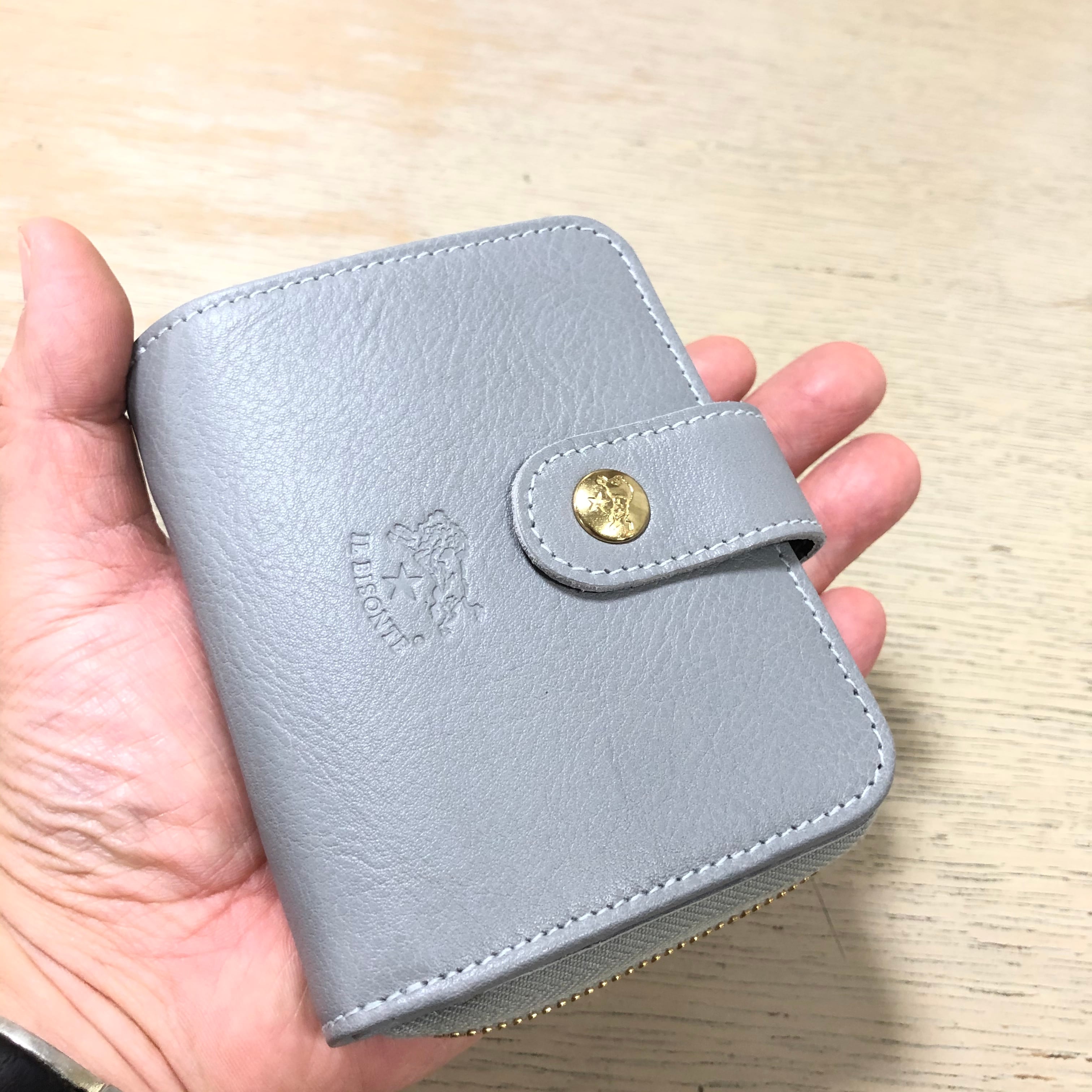 2020秋冬限定色】IL BISONTE イルビゾンテ 2つ折りラウンドファスナー