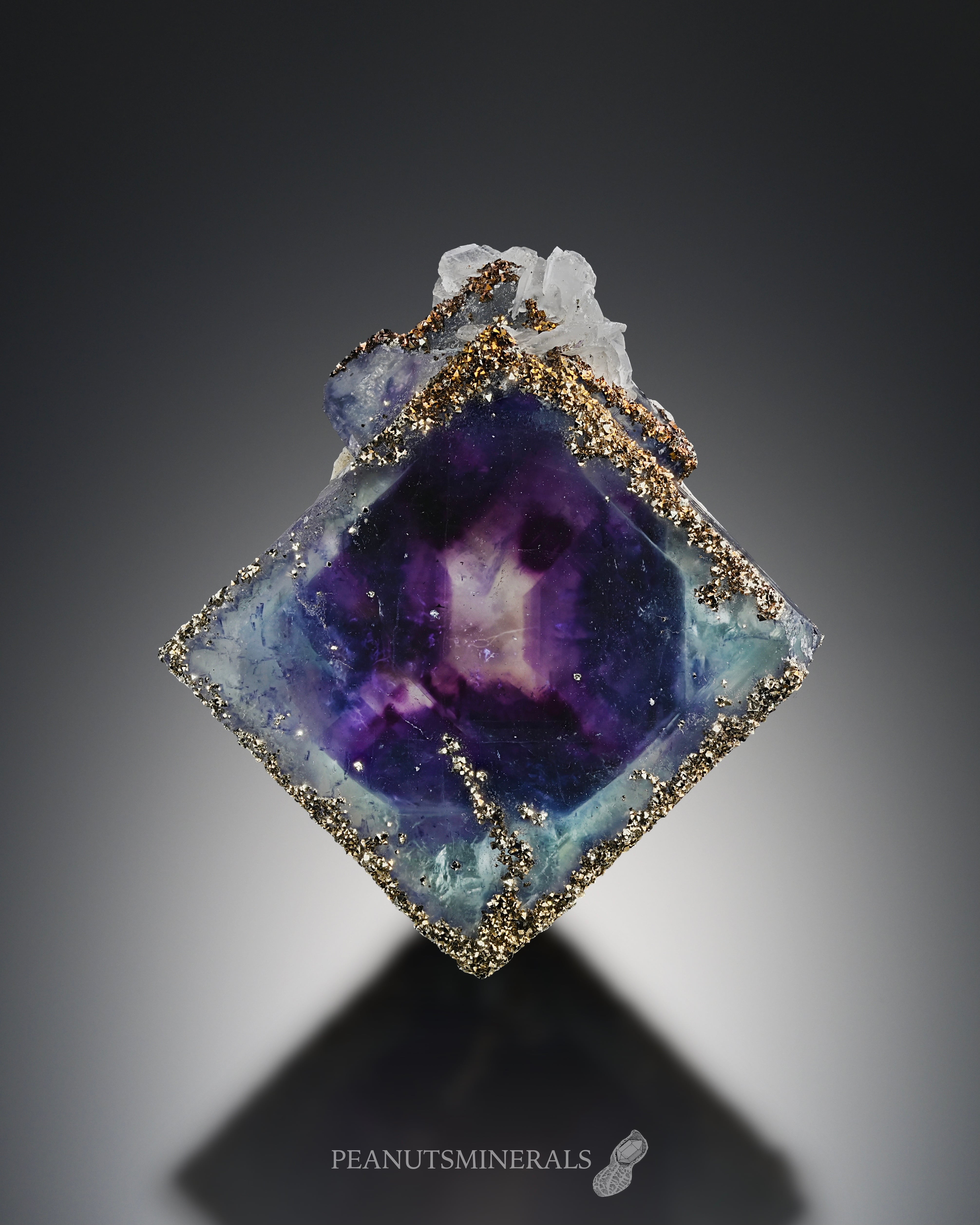 キャルコパイライト / フローライト / カルサイト【Chalcopyrite on