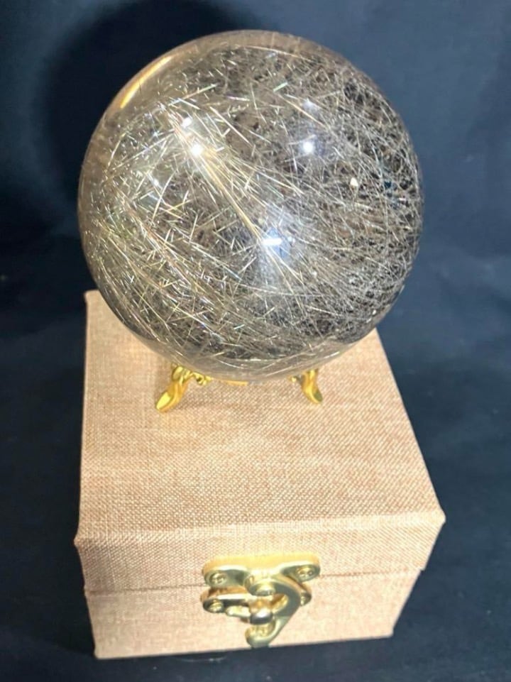 54mm 220g ゴールドルチルクォーツ丸玉スフィア金針水晶