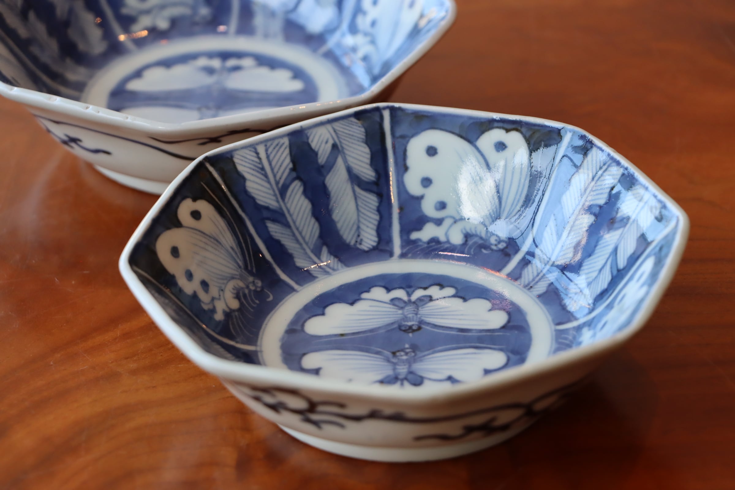 伊万里焼 古伊万里 成化年製款 染付 花蝶文 輪花皿 大皿 V R5965B