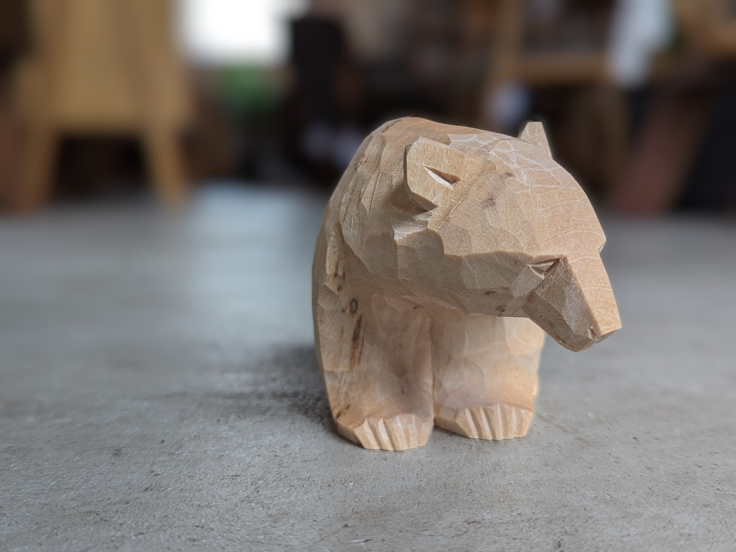 賀上隼敬 座り熊（全身）「お座り」 | 木彫りの熊 | inoya | Basic