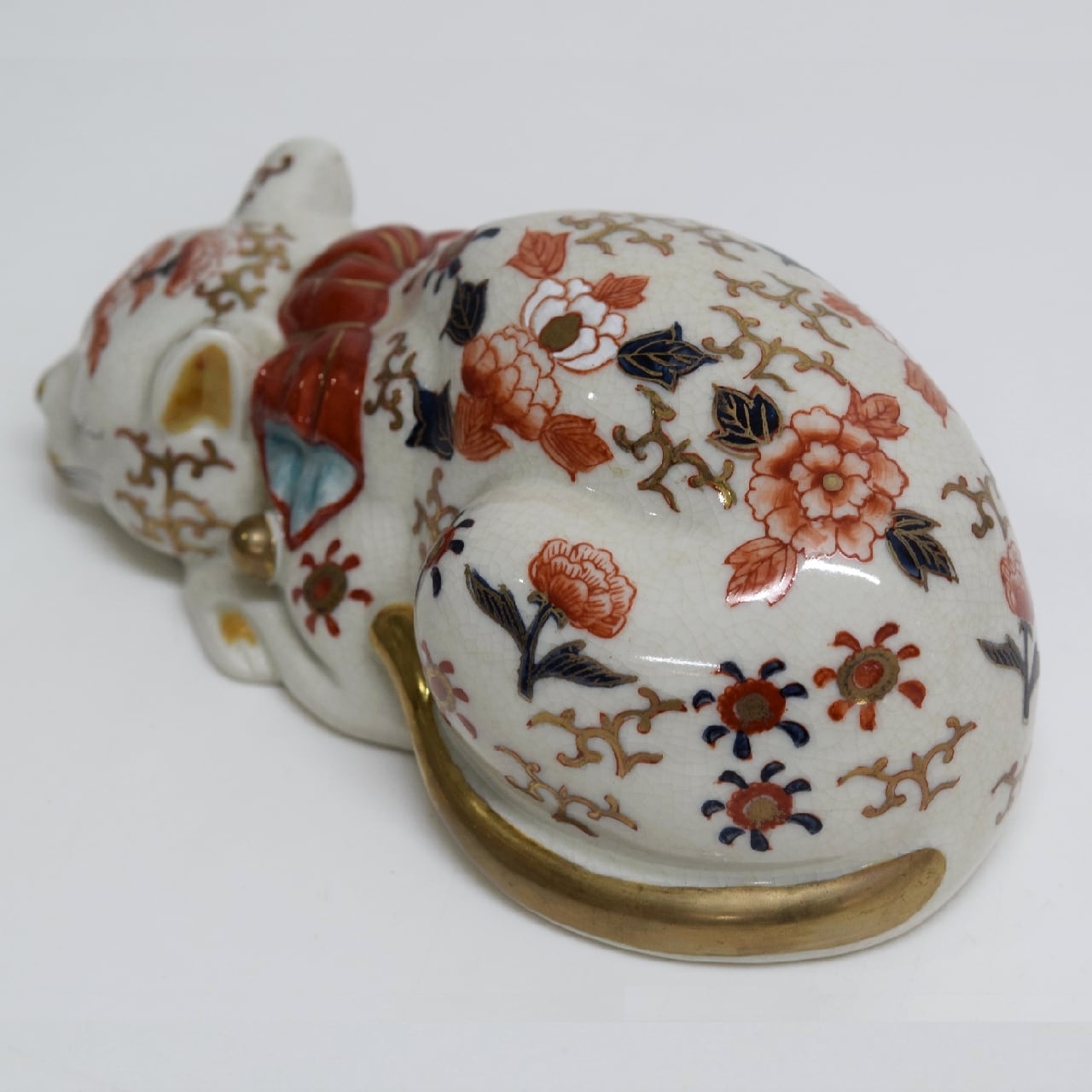 伊万里焼眠り猫