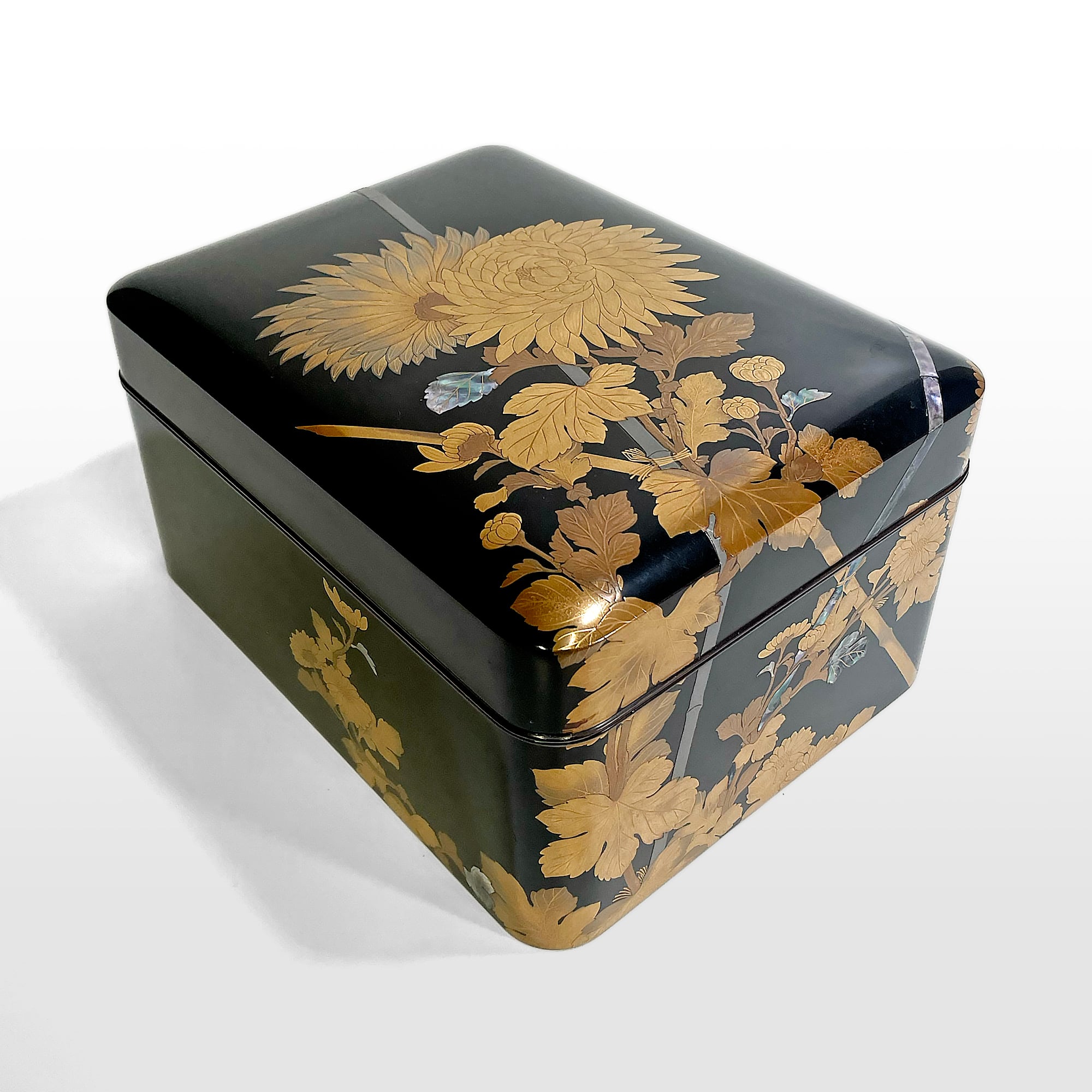 里帰り□江戸時代 蒔絵螺鈿花入 里帰り□江戸時代 蒔絵螺鈿花入