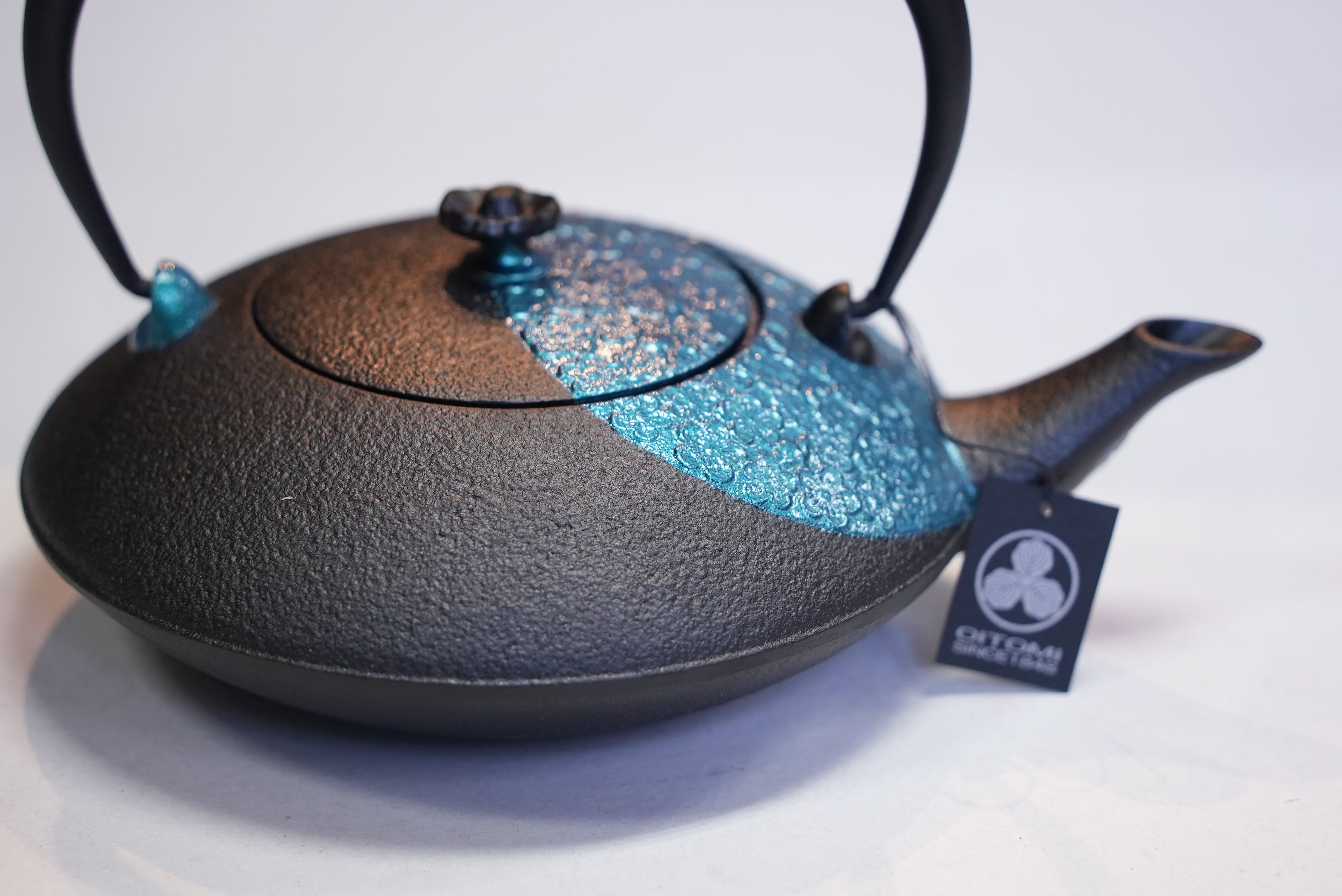 受注生産品）南部鉄器 鉄瓶 陰陽 翡翠（カワセミ） 0.75L | 1848年創業