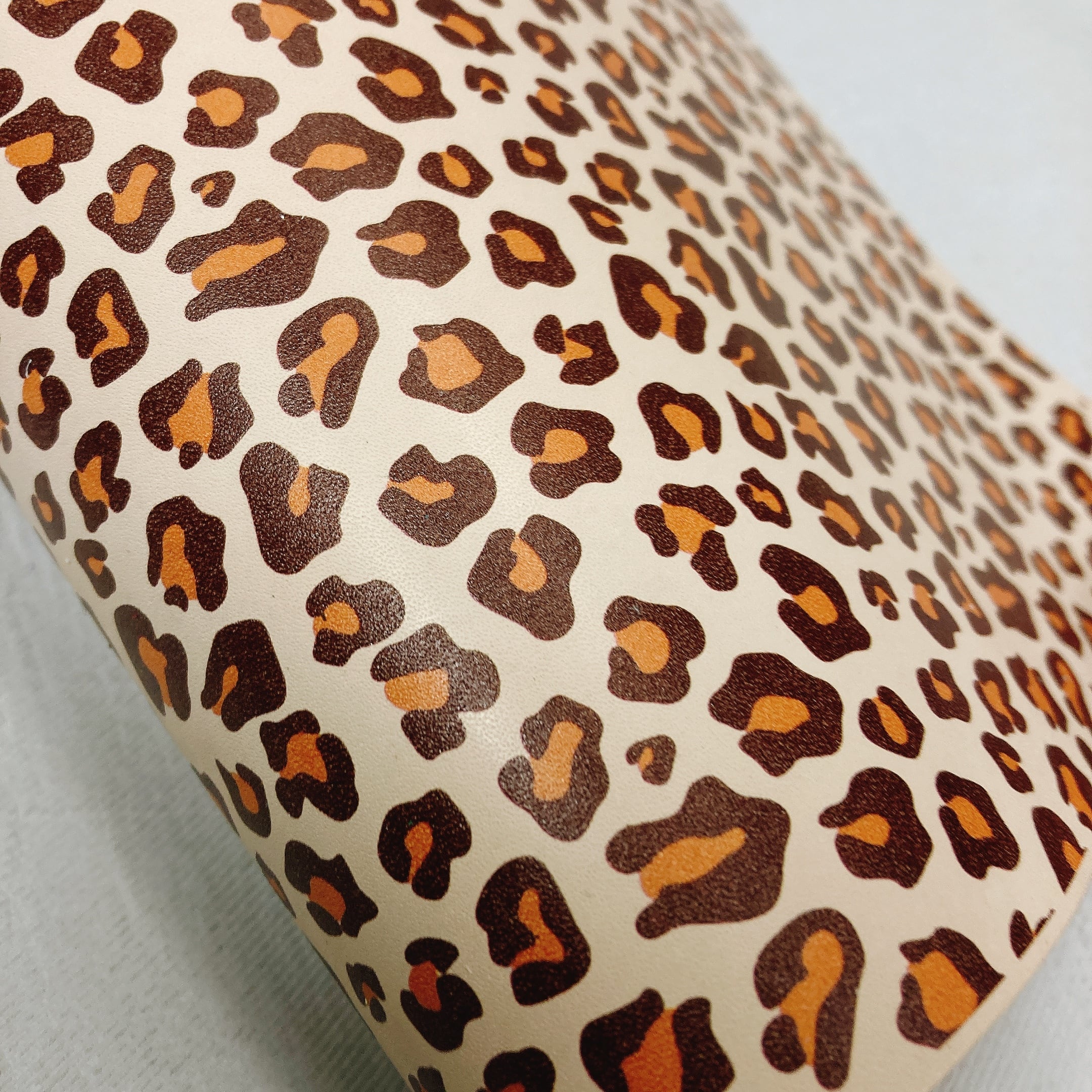 ヒョウ柄のヌメ革 [A4+1cm][あんぷりレザー][Coffy / コフィ] AP37