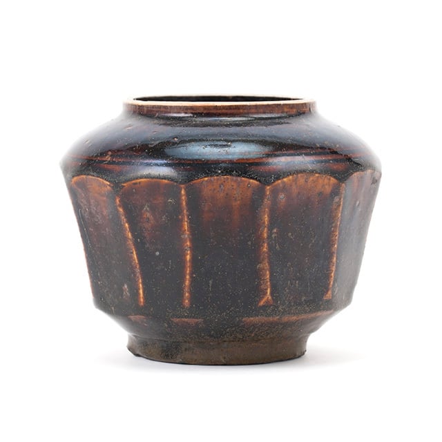 李朝飴釉面取壺 Amber Glazed Faceted Jar, Li Dynasty 18th-19th