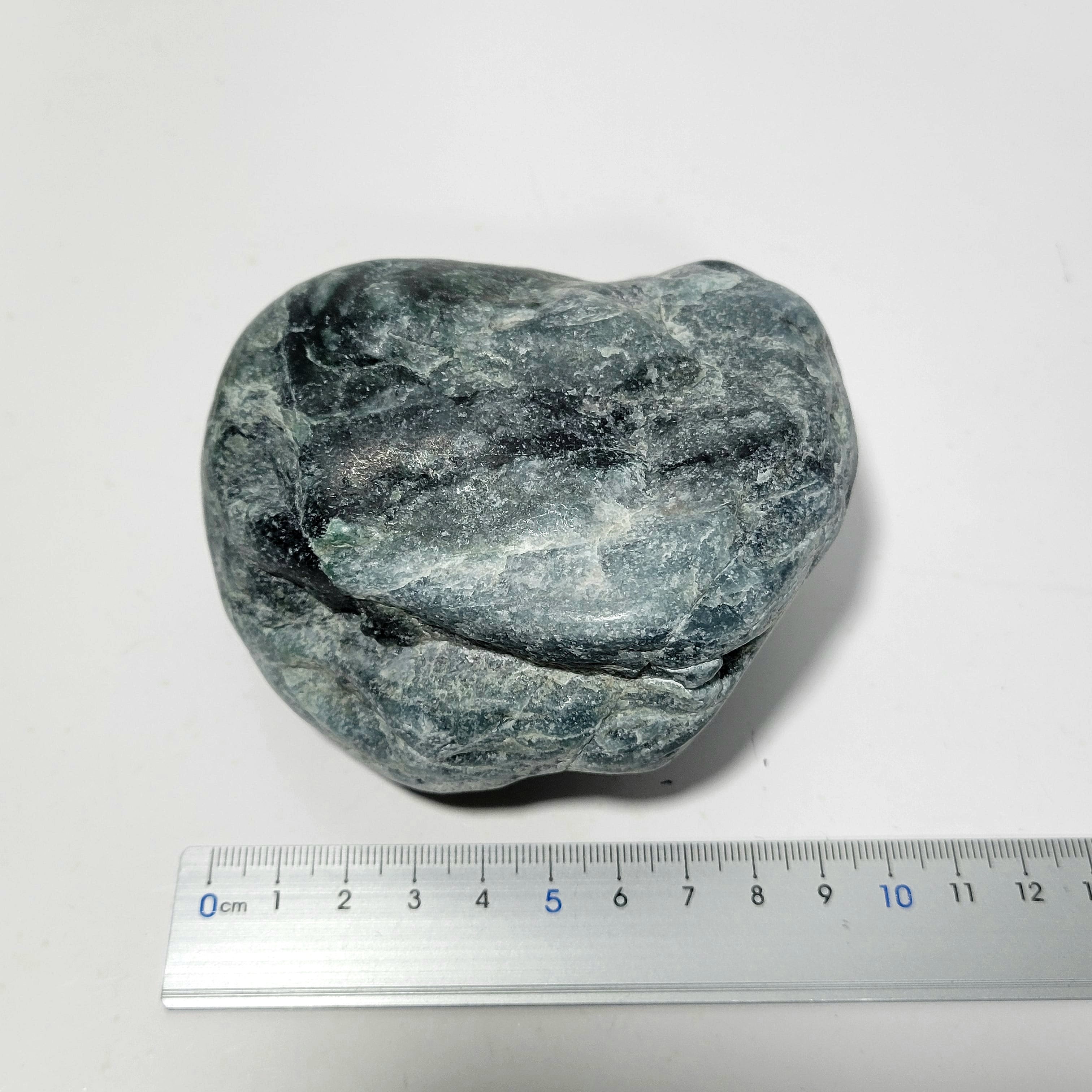 糸魚川翡翠:原石:海石 BGU0008 | 糸魚川翡翠工芸家 赤羽可行BASE