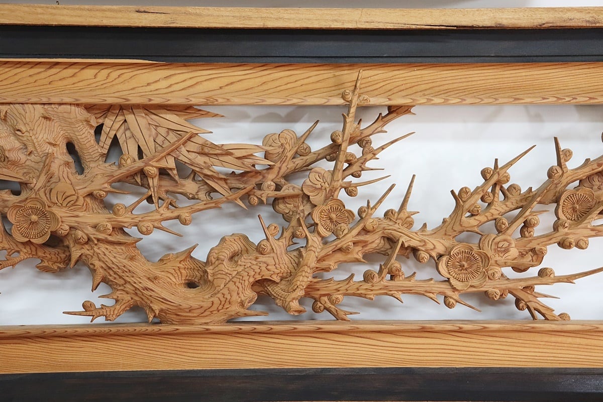 彫刻欄間【松竹梅に鷹】屋久杉 | アウトレットらんま