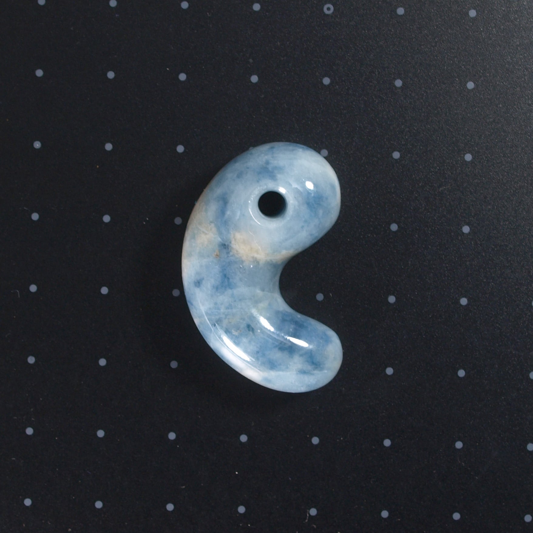 糸魚川翡翠コン沢青 勾玉 コレクションに‼️ 買って損無しの高額商品を