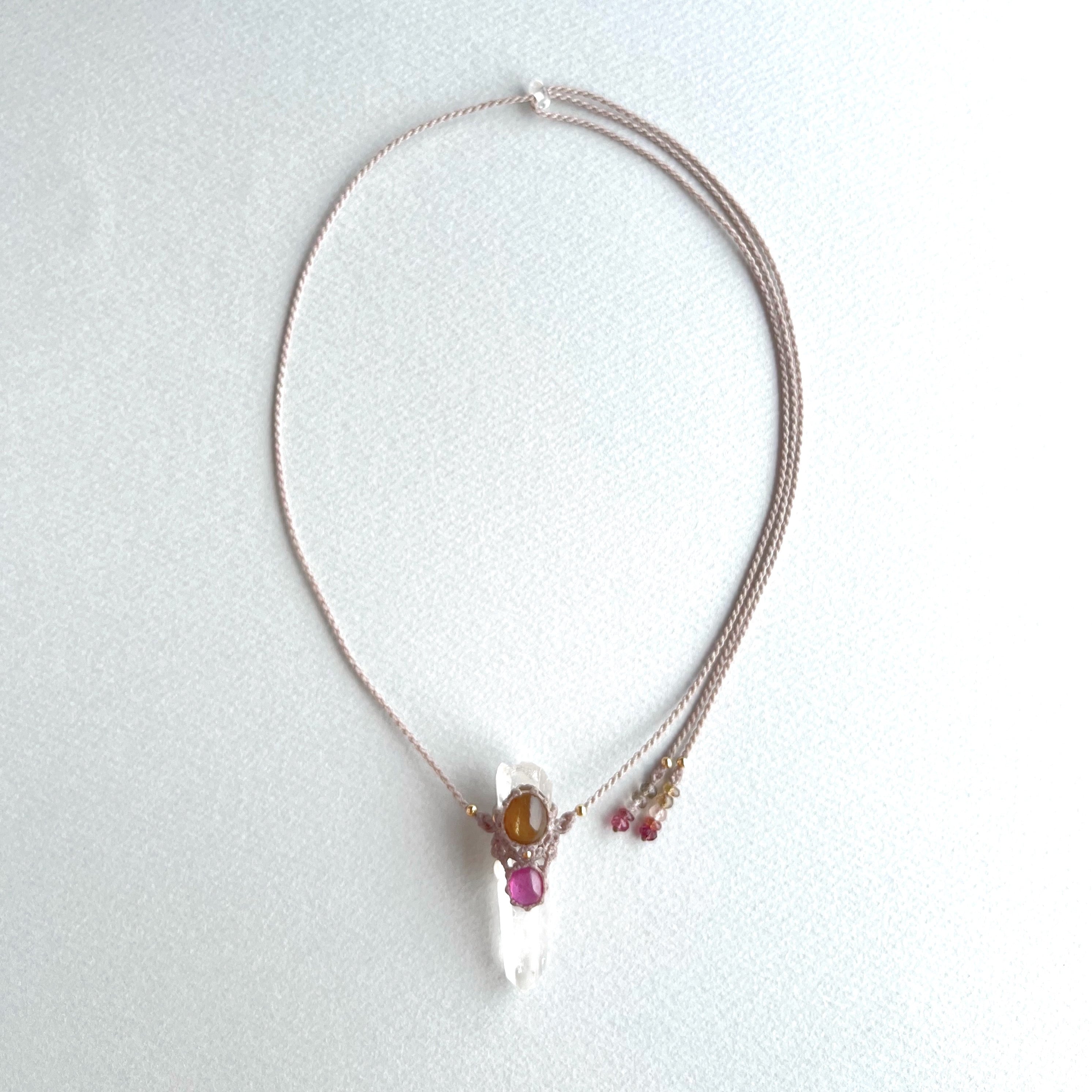 ヒマラヤ産クリスタル+スターサンストーン+ルビーのマクラメ編み