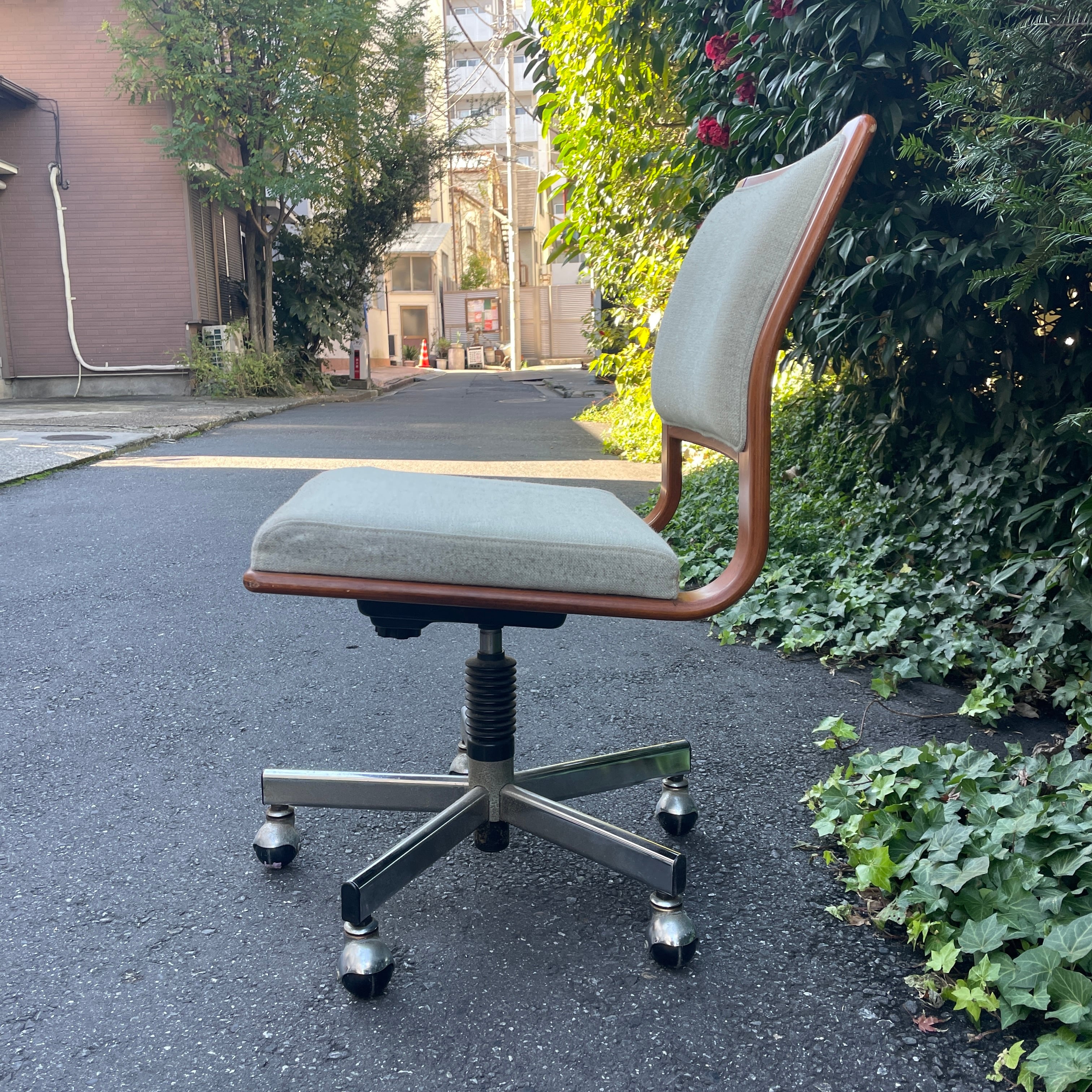 karimoku カリモクデスクチェアコロニアルアームチェアキャスター付