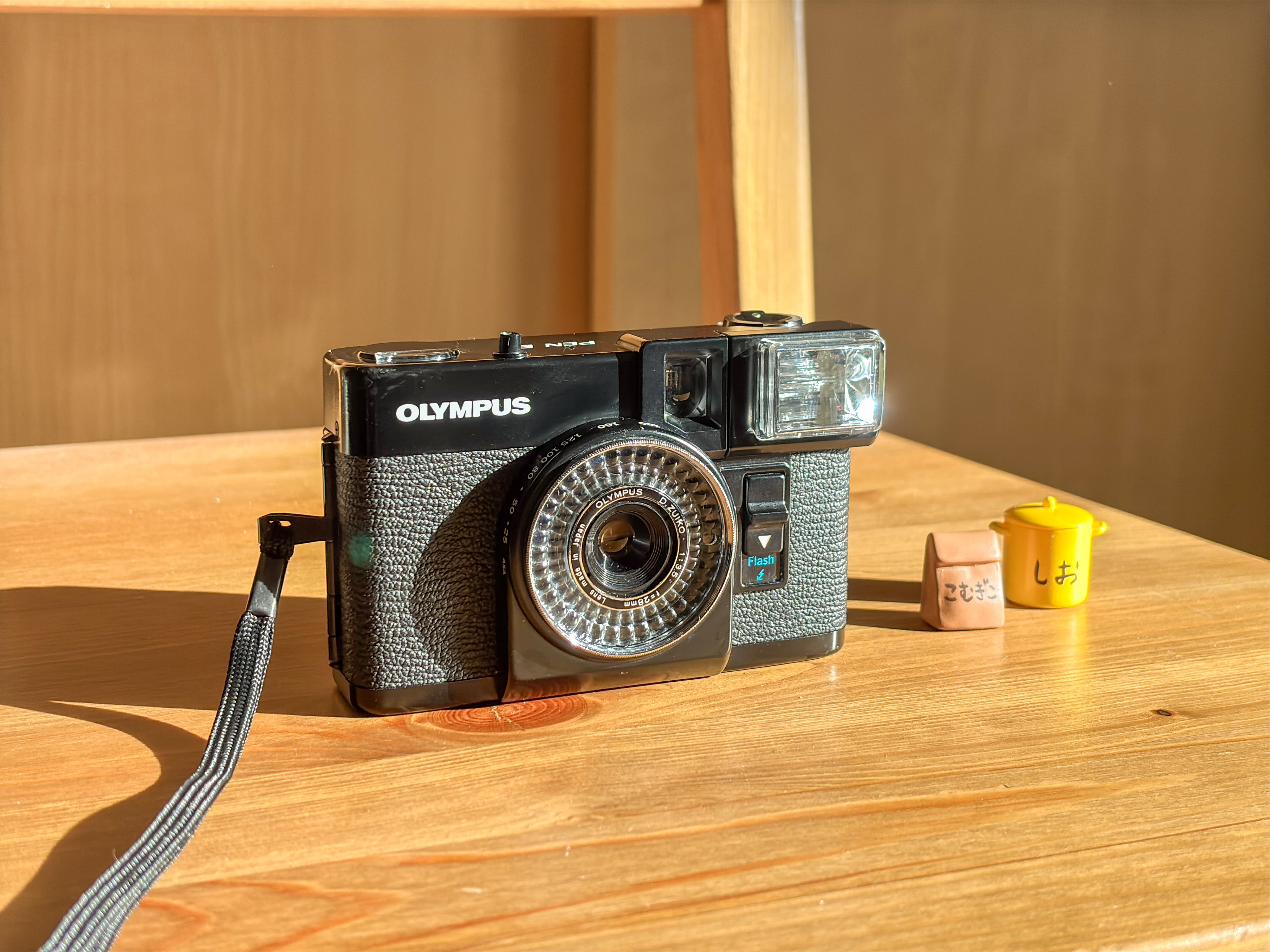 ☆ストロボ付きハーフカメラ☆ OLYMPUS PEN EF ㉕ OLYMPUS PEN EF