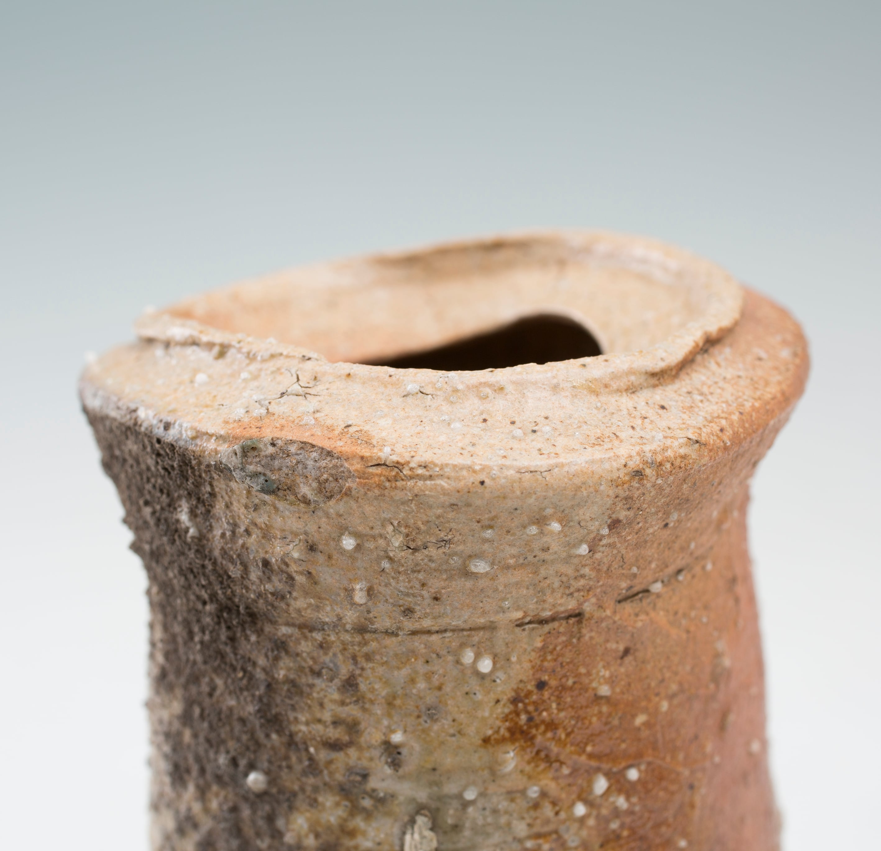 辻村史朗 伊賀花入 T−9 辻村史朗 伊賀花掛け T-9 Shiro Tsujimura Iga