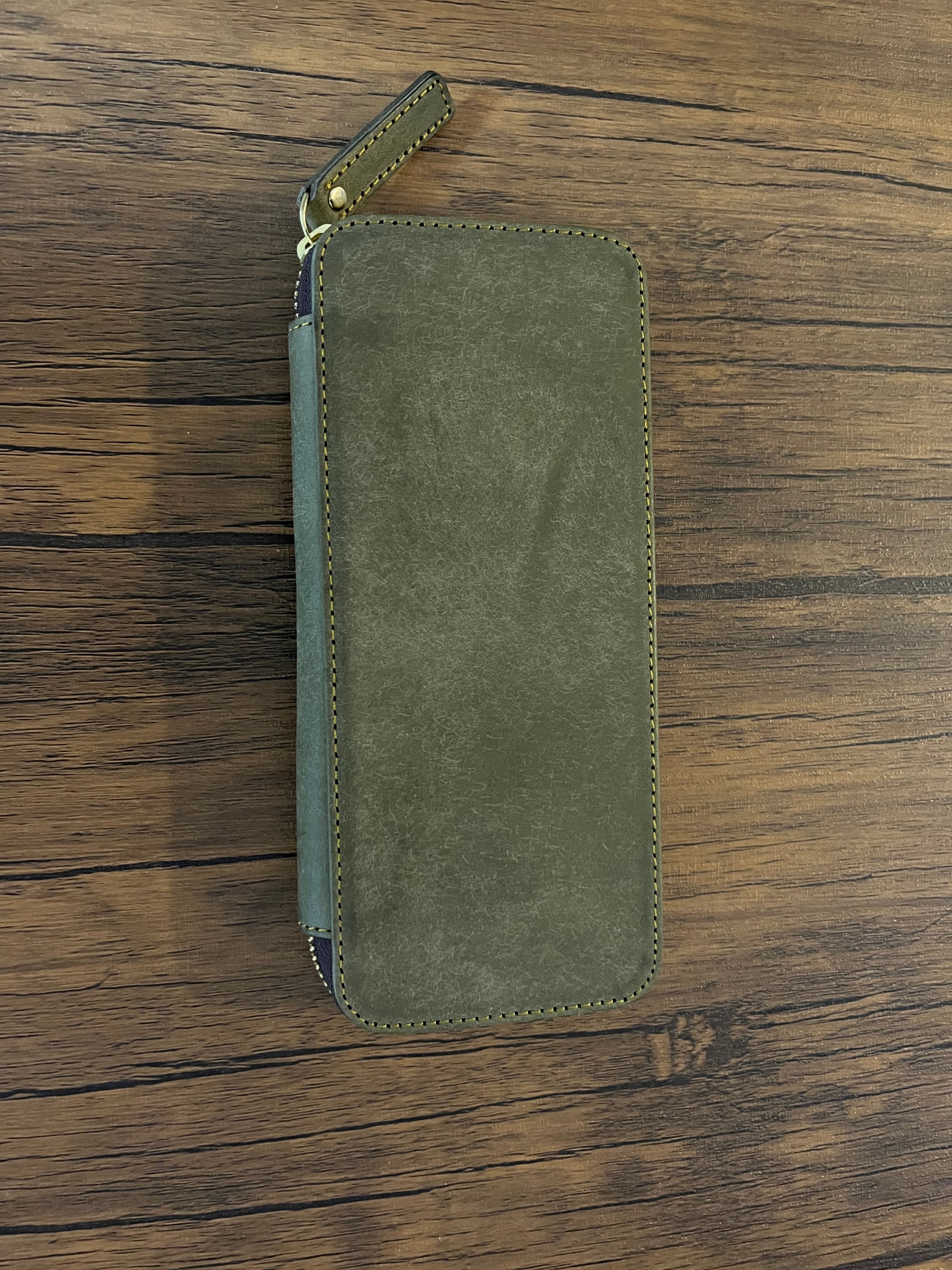 バハギア ペンケース ラウンドジップ型 プエブロ グリージオ | Bahagia