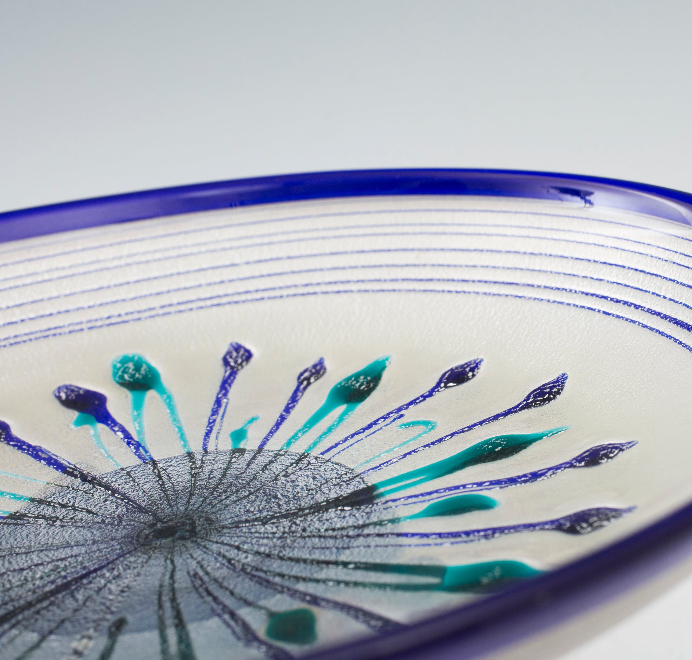 紫色の渦巻き模様ガラス皿 8a117942d51161188d97870bff85e5