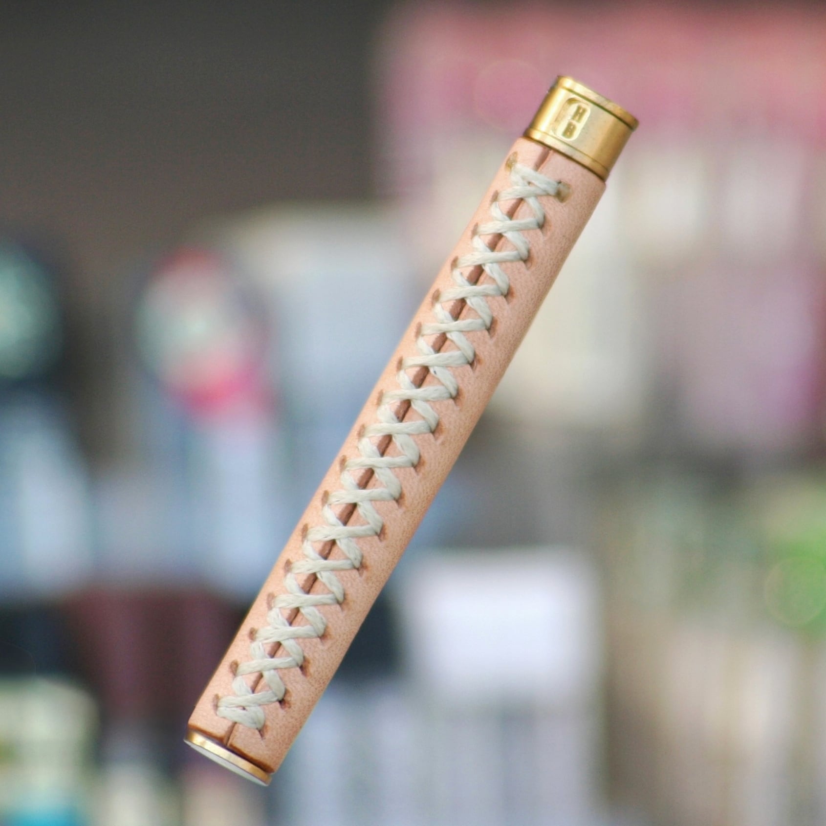 業界初！ 硬度表示窓付き革軸芯ケース 【ヌメ革 ナチュラル】 | Schicksal