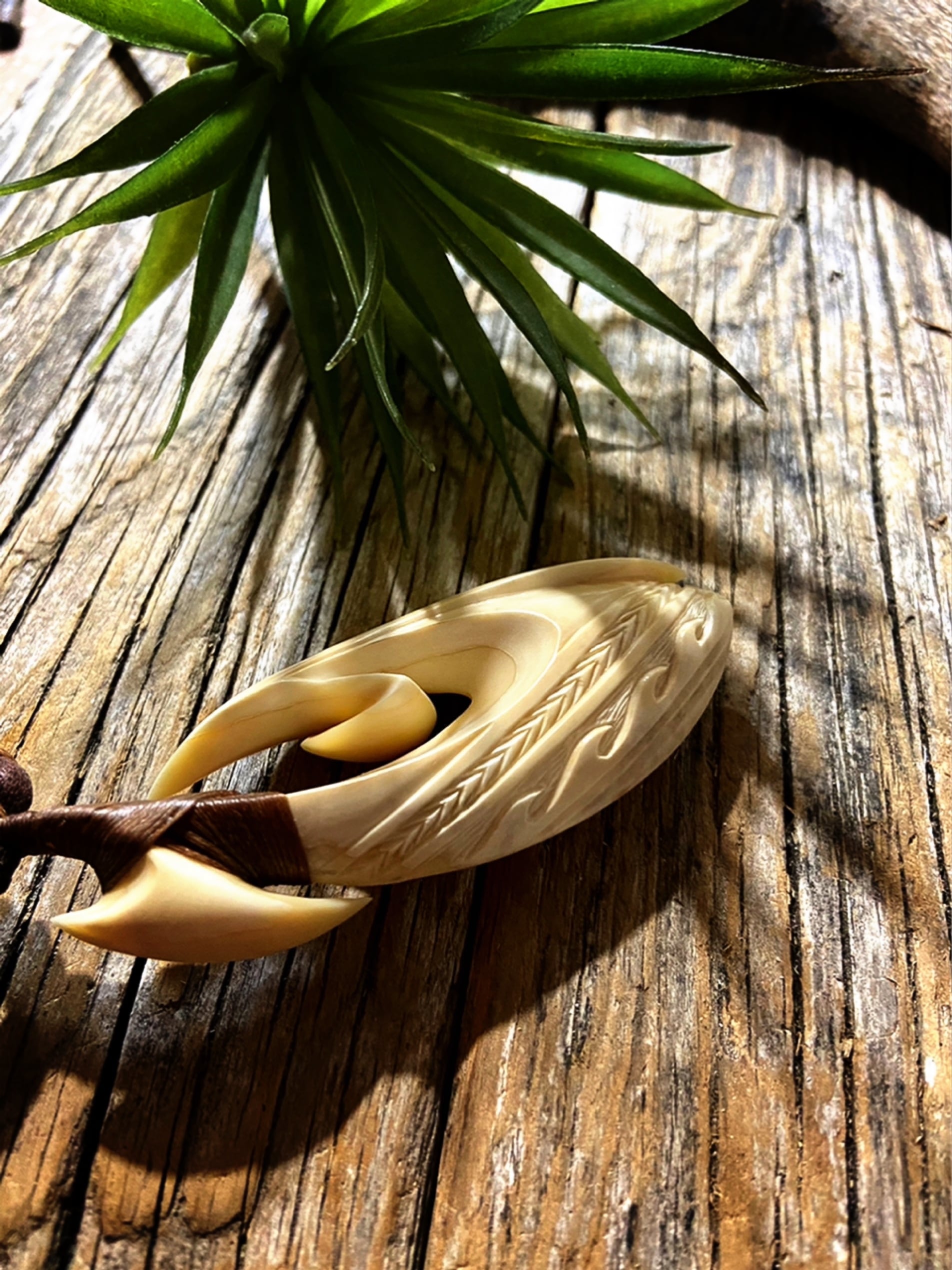 本物保証 鯨歯 鯨牙 根付 置物 在銘 芸者 舞妓 春画 細密彫刻 共箱付