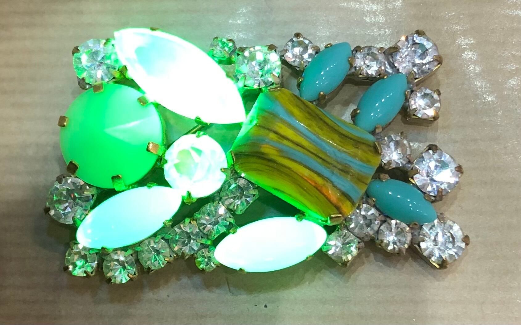 ヴィンテージガラスアクセサリー】ブローチ (アールデコ ウラン