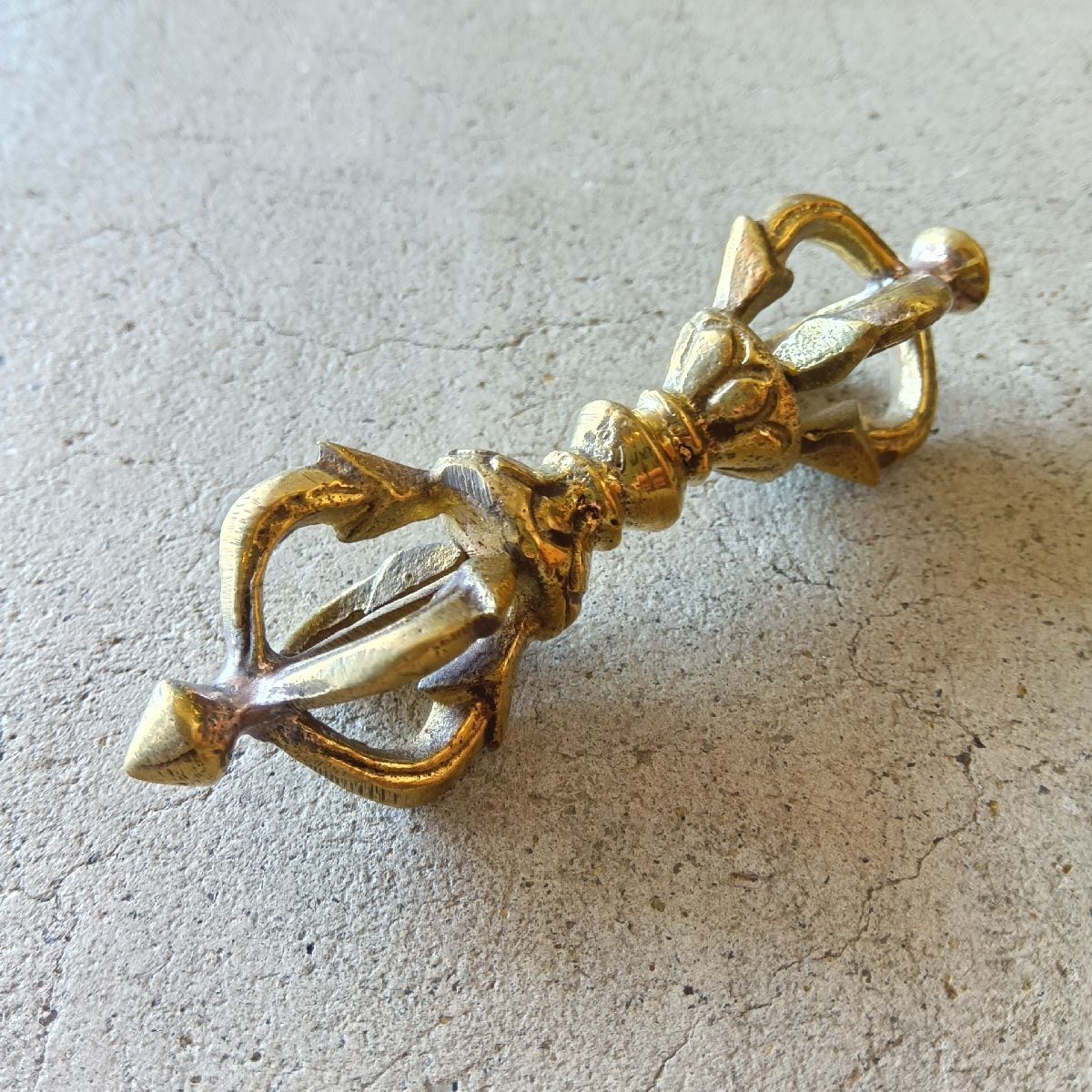 金剛杵 三鈷杵 ドルジェ バジュラ 長さ約22cm 真鍮 ヴァジュラ