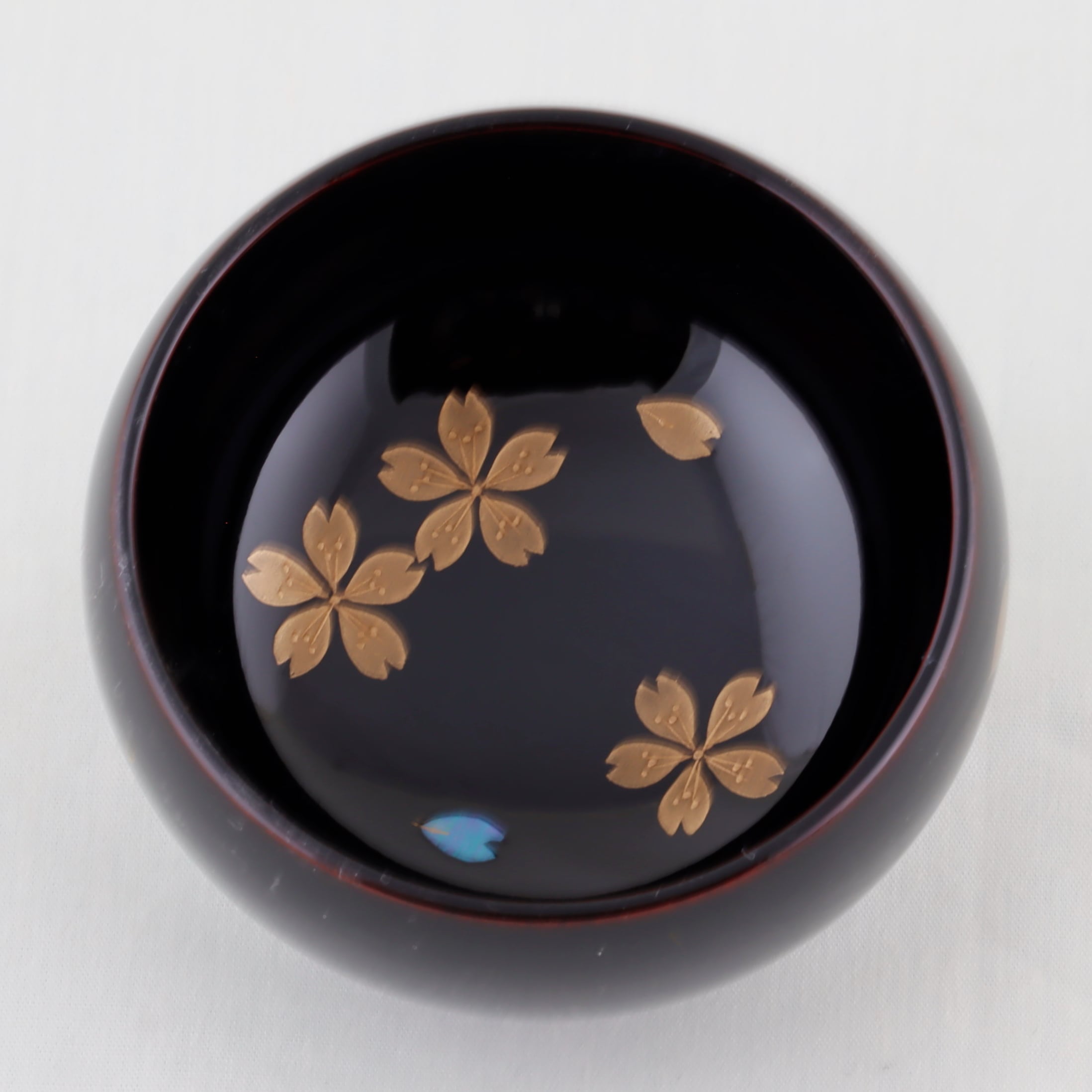 15-4 輪島塗 ぐい呑み／溜塗／桜蒔絵 | 輪島塗 加藤漆器店 公式